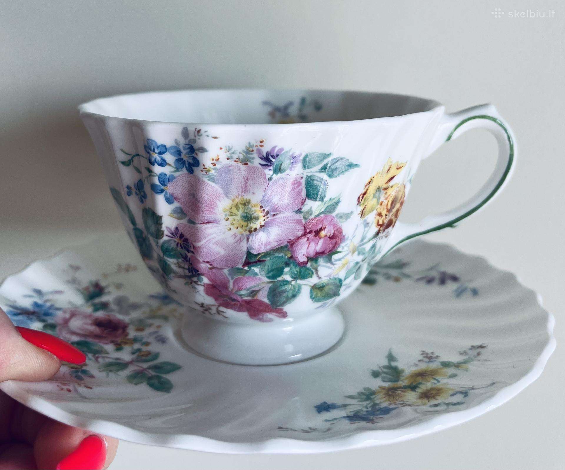 Royal Doulton Arcadia porceliano puodelis