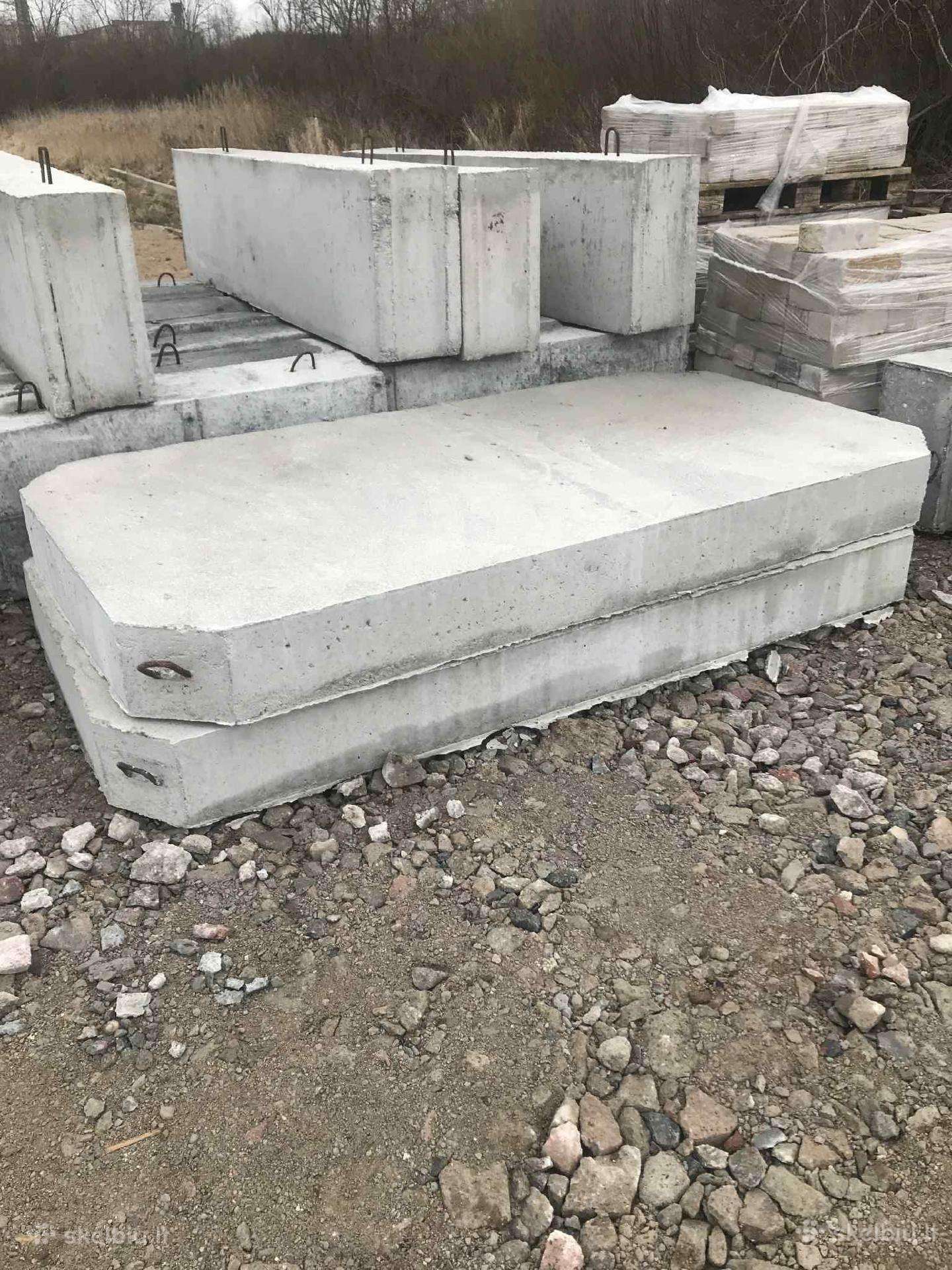 Pamatu blokai ir betoninės kelio plokštes