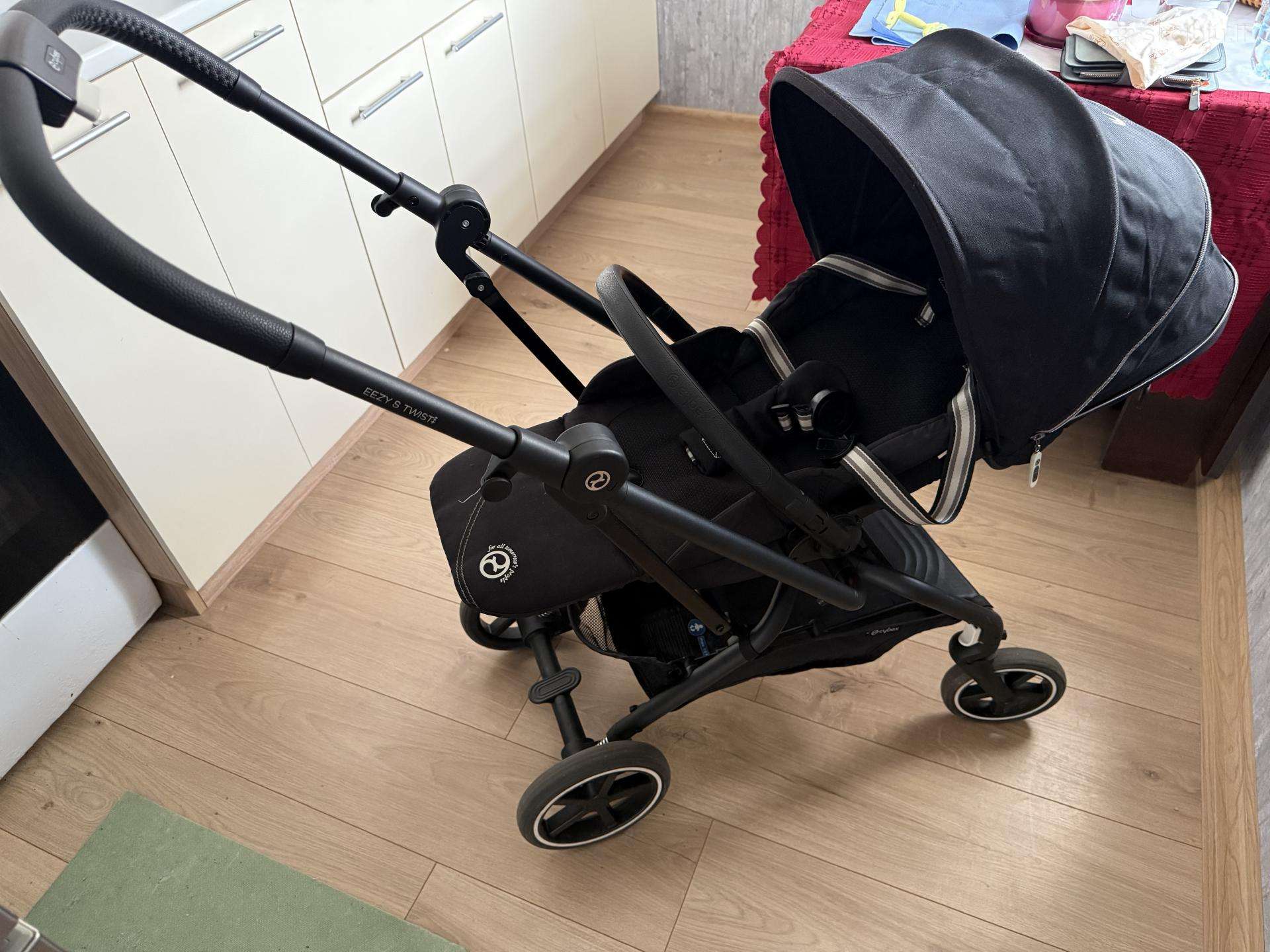 Cybex Eezy S Twist+ 2
