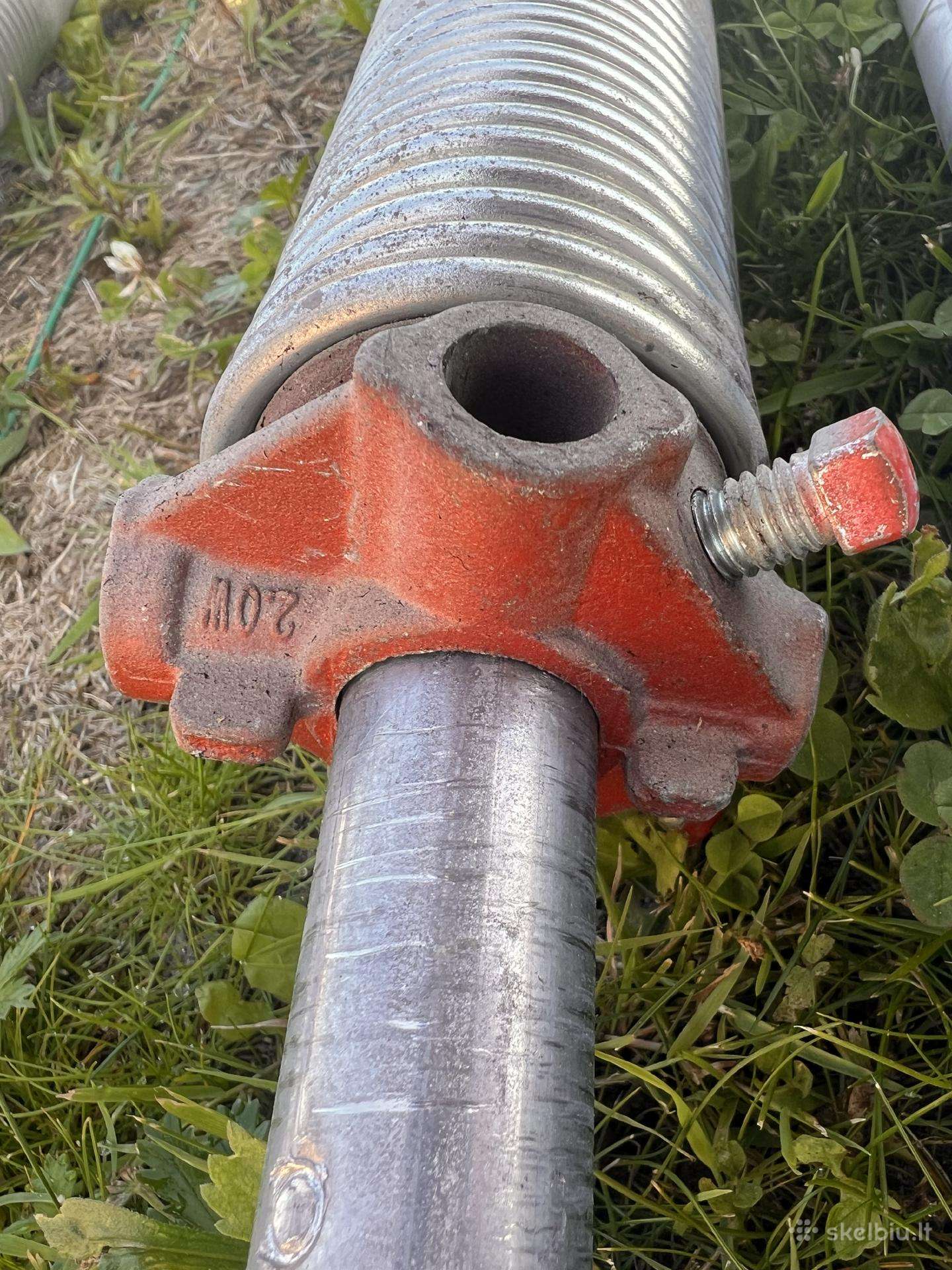 Garazo vartų pakėlimo mechanizmas
