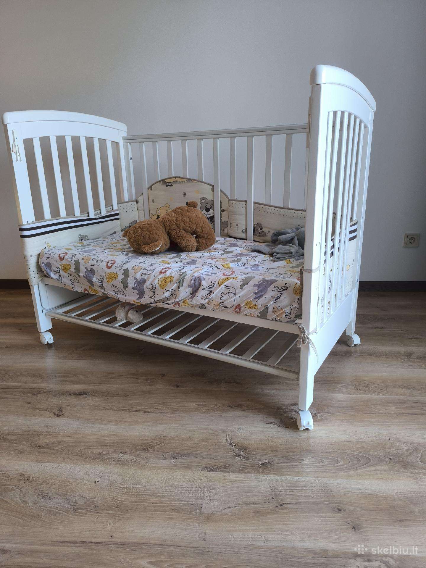 Lovytė, vystimo spintelė, vežimėlis