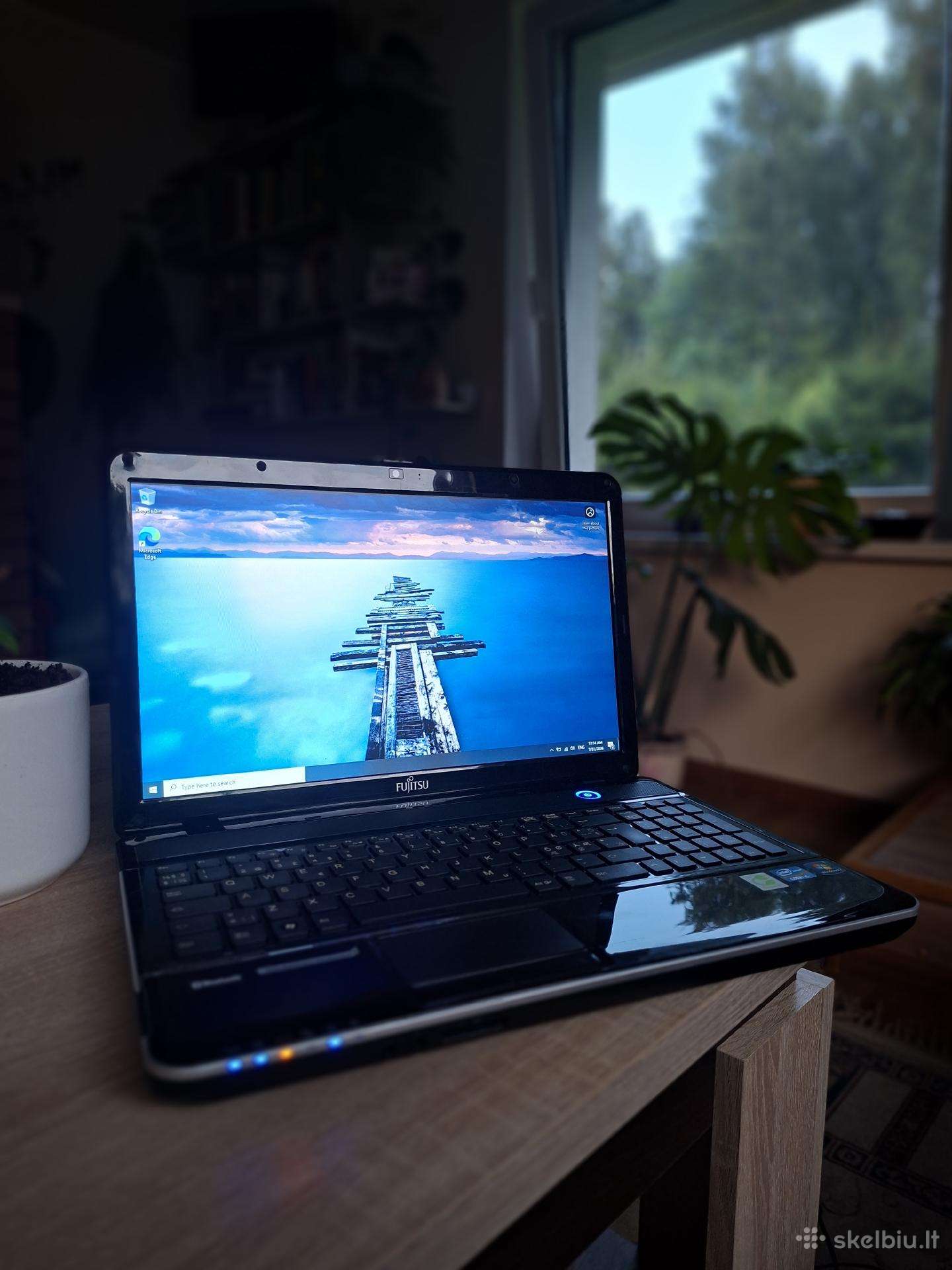 Fujitsu Lifebook Ah531 laptop