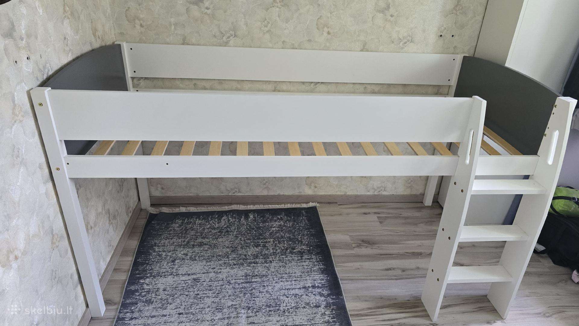 Vaikiška pusaukštė lova