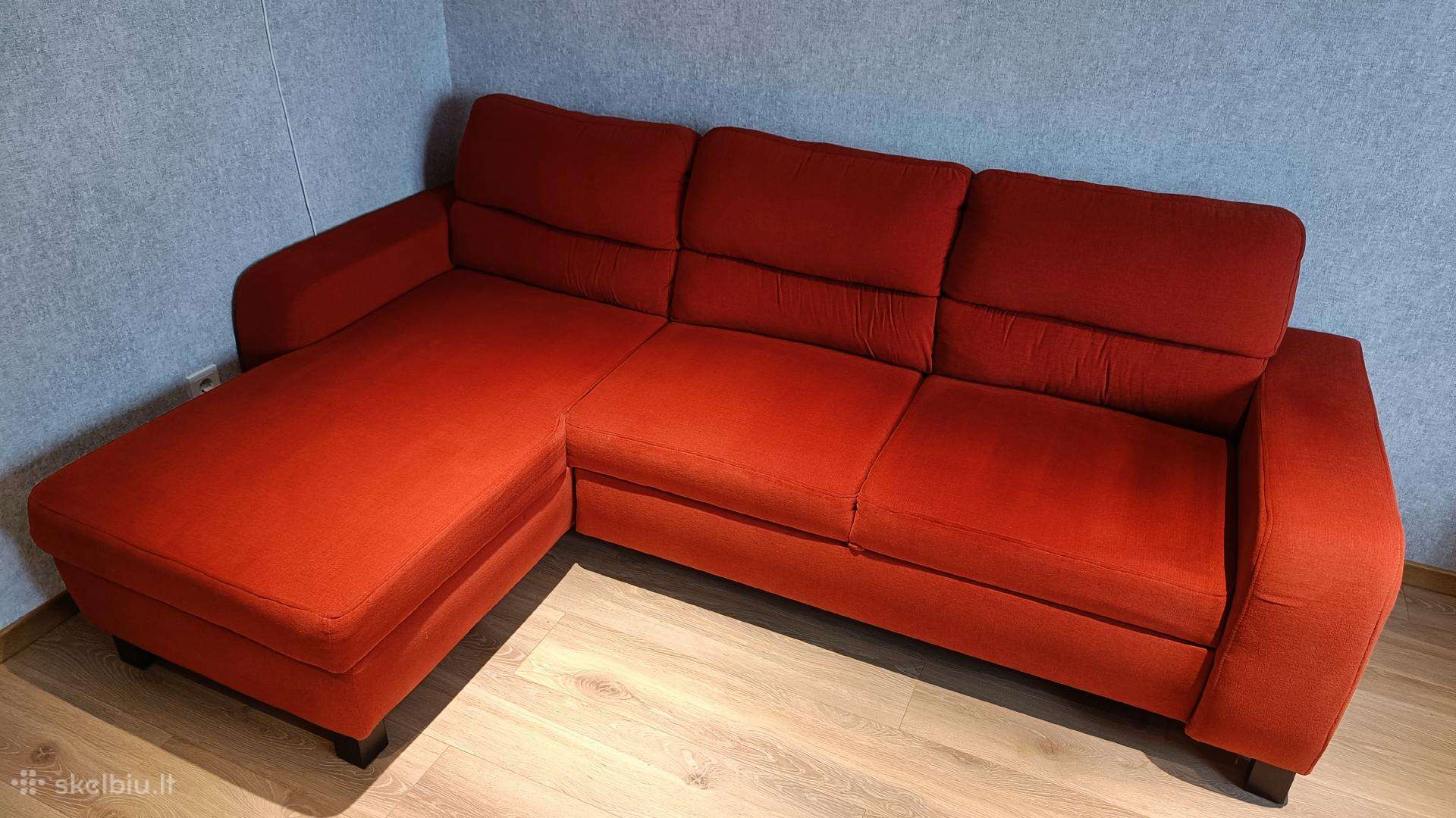 Sofa su miegamaja funkcija