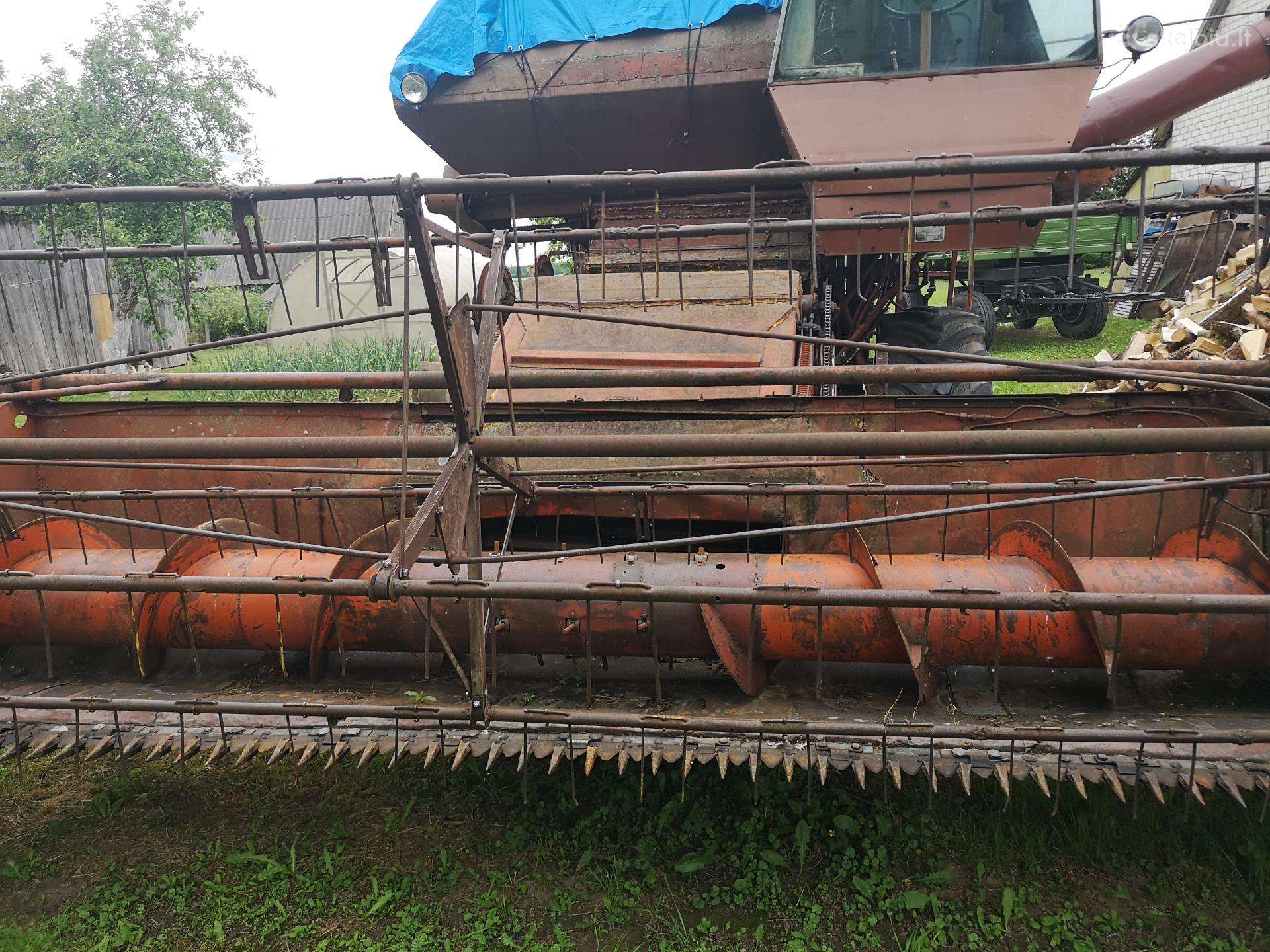 Javų kombainas Niva 1989