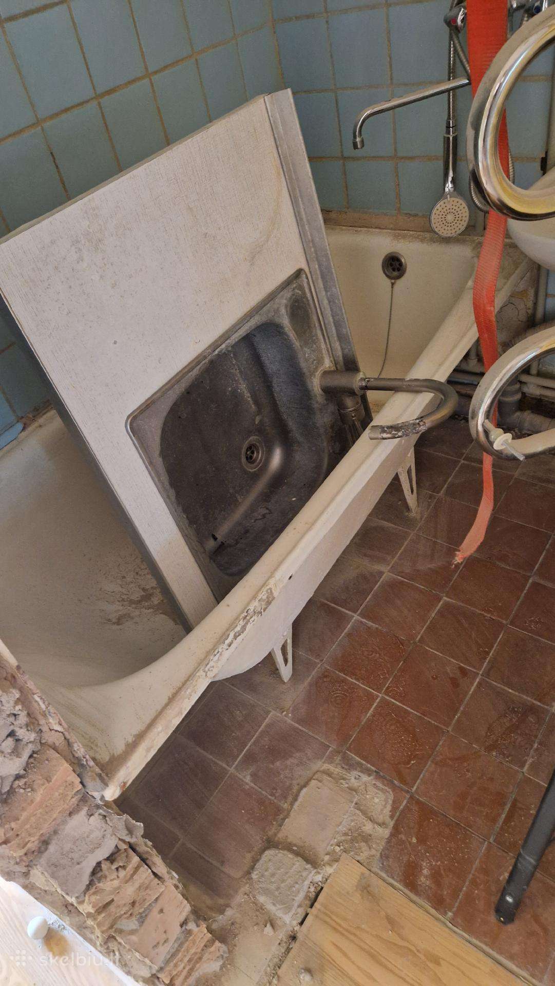 Dovanoju vonią, tuoletą, kriauklę