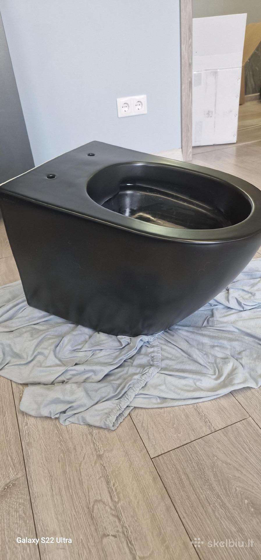 Puse metu nauduotas pakabinamas WC puodas