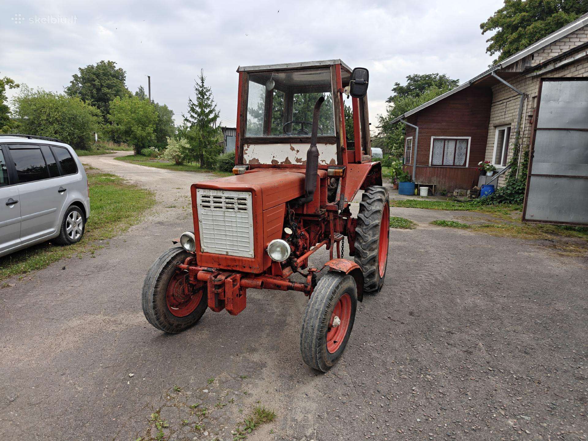 T25 traktoriukas