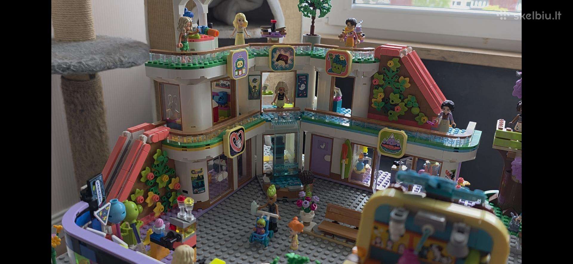 Parduodu lego visa komplekta