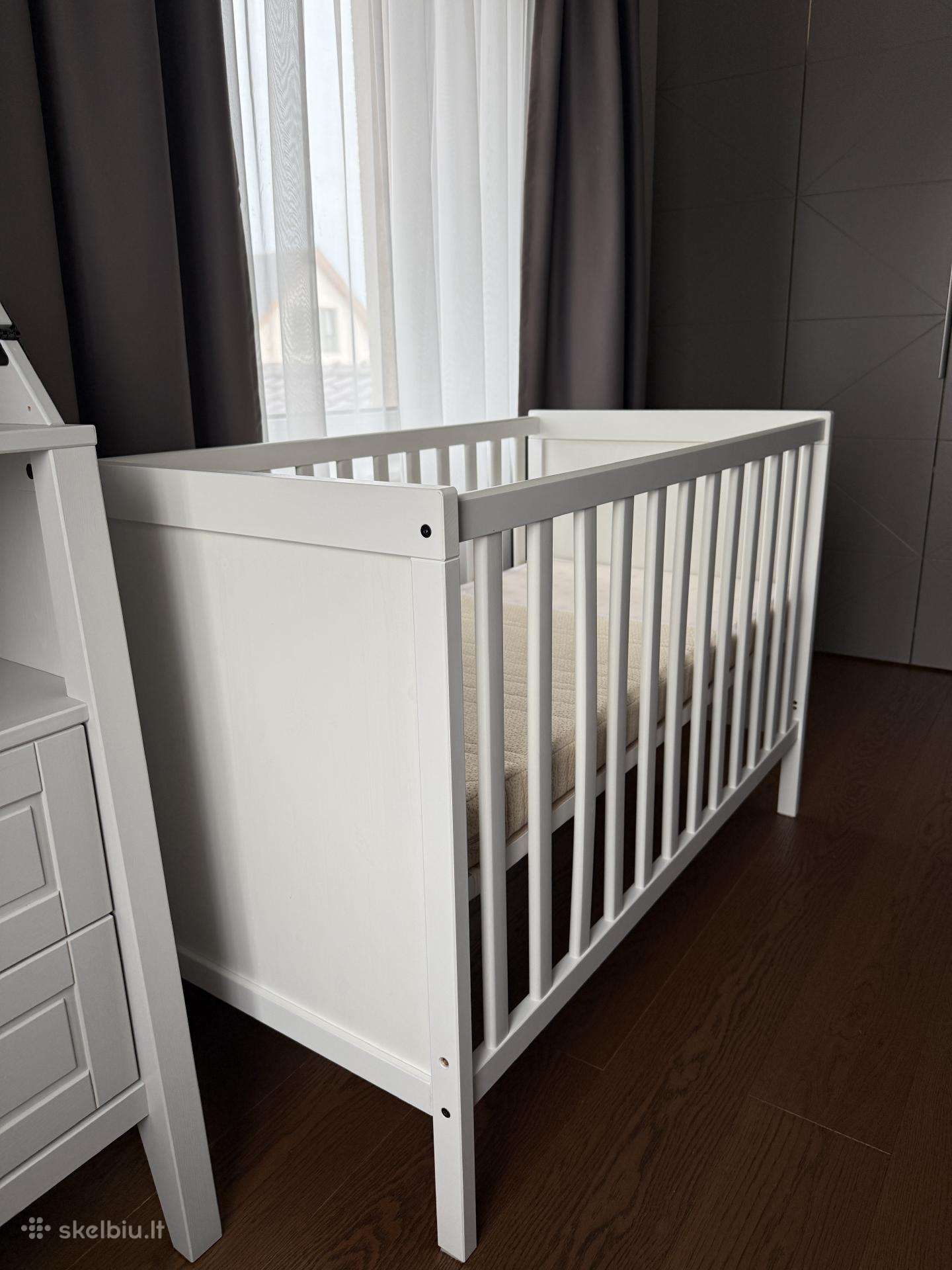 Ikea lovytė su lonas čiužiniu (beveik nenaudota).