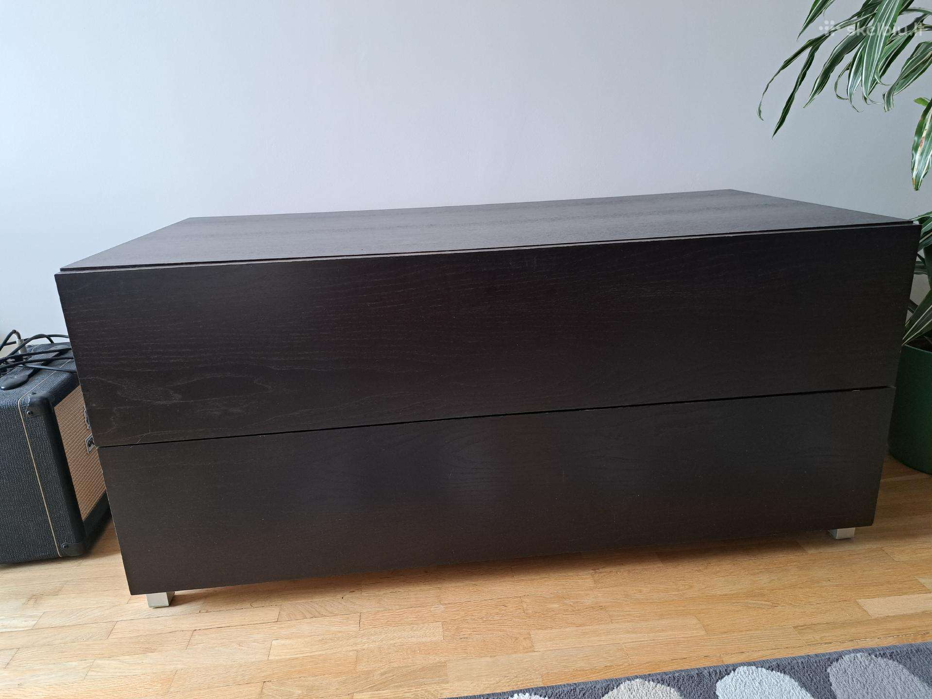 TV spintelė su stalčiais