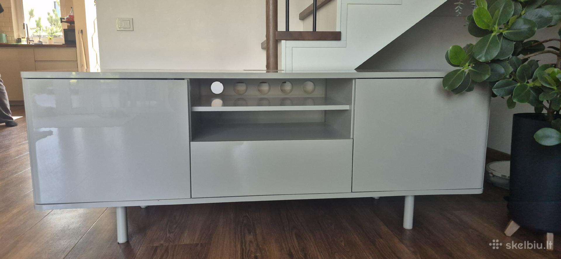 Parduodama televizoriaus spintelė iš Ikea