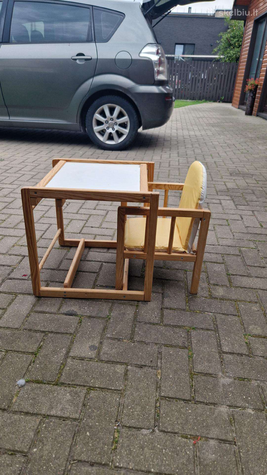 Stalas-praukštinta vaikiška kede