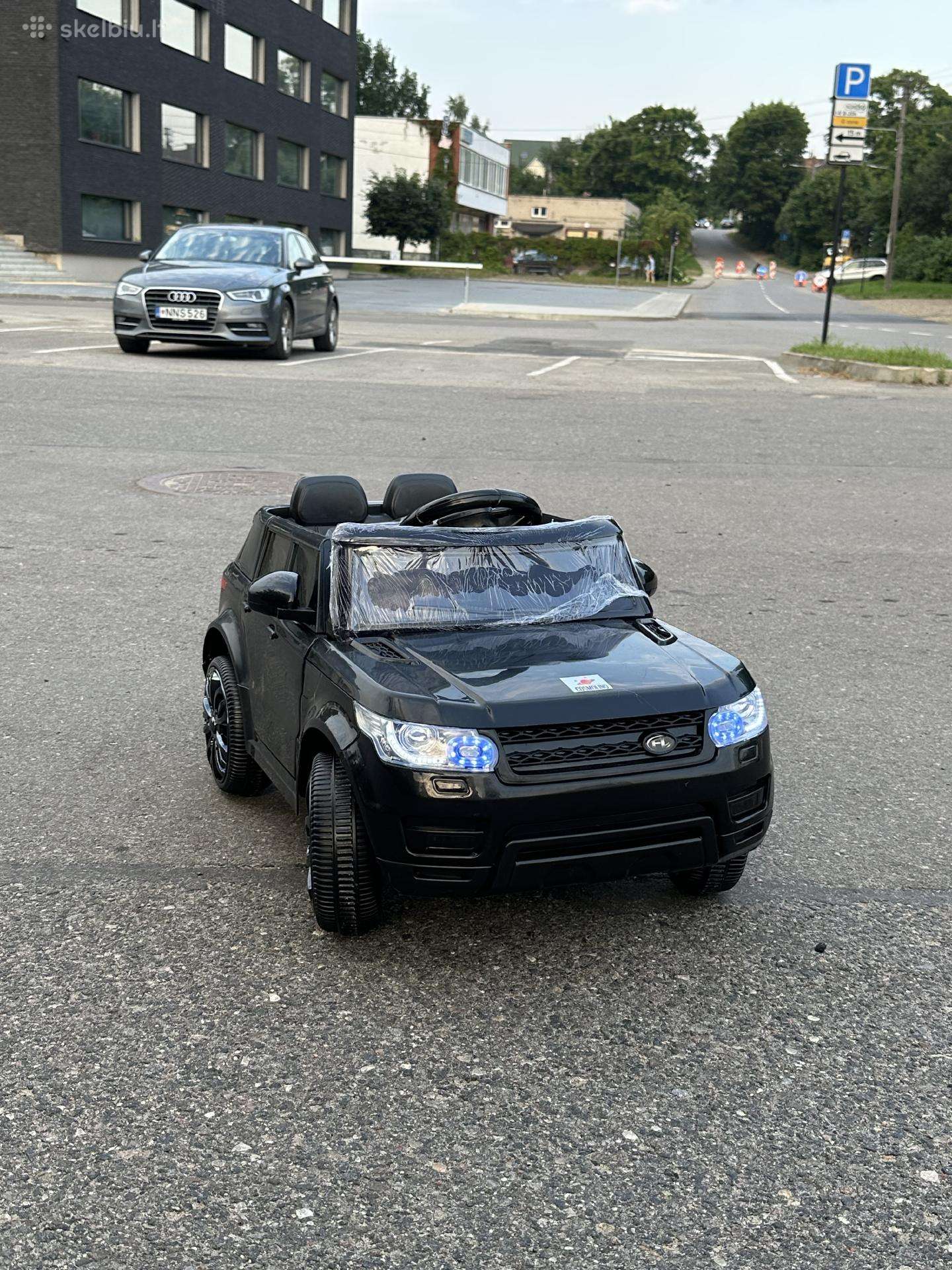 Vaikiškas elektrinis automobilis