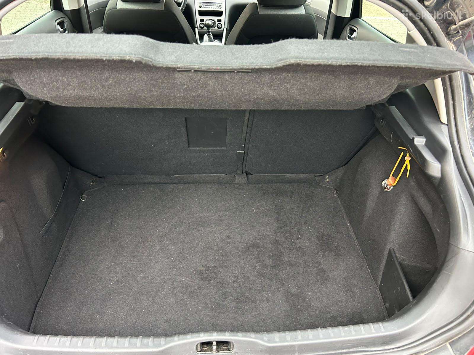Peugeot 308, 1.6 l., hatchback