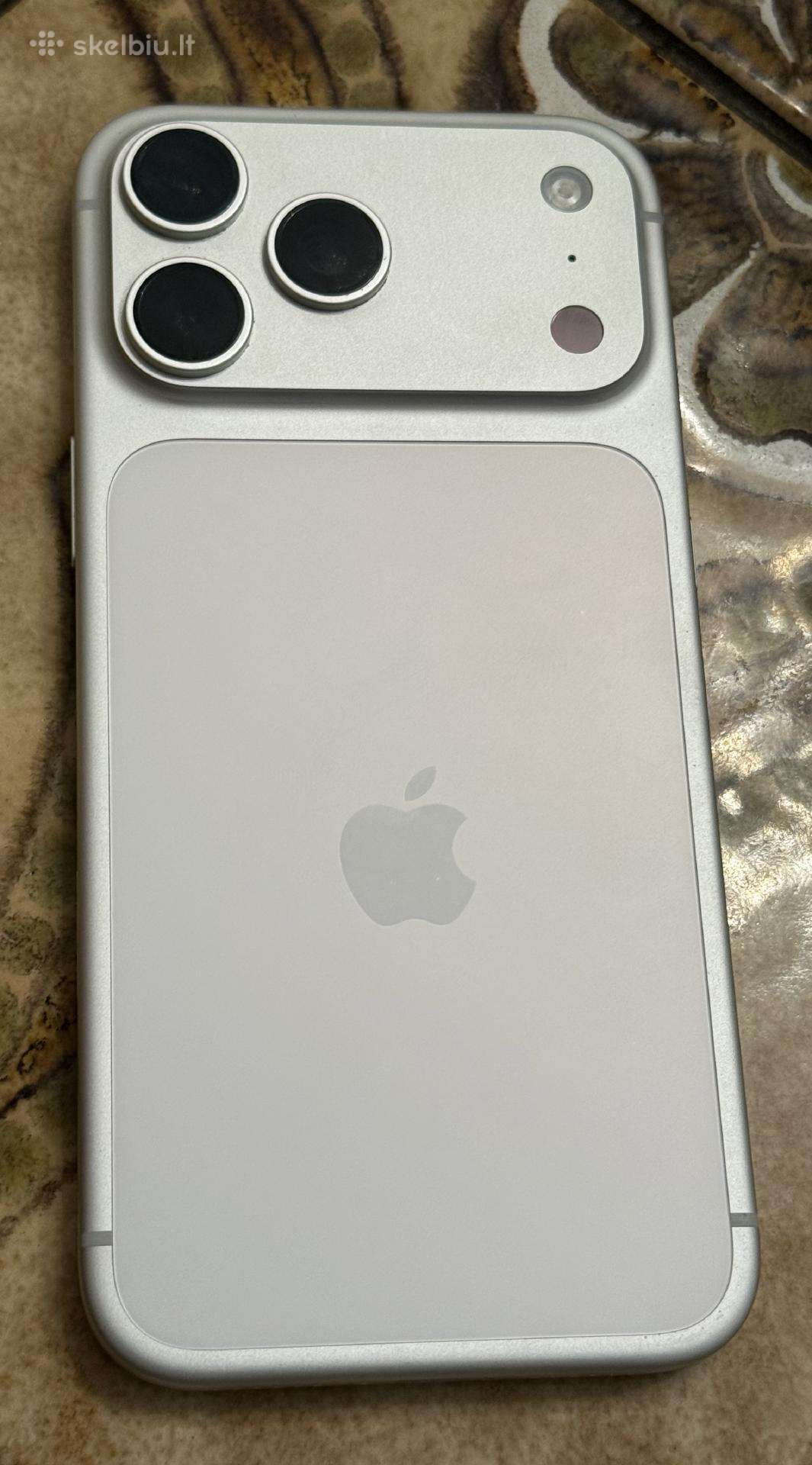 iPhone 17 pro max 256gb silver