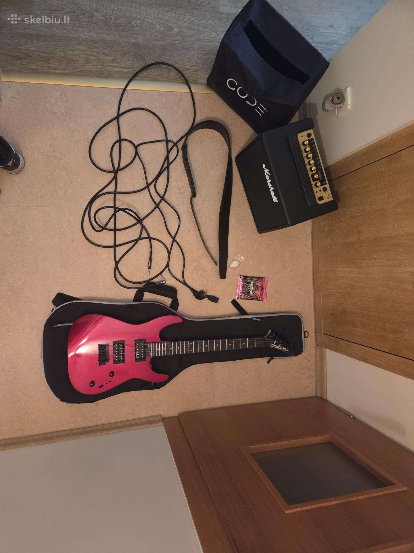 Elektrinė gitara ir komplektas