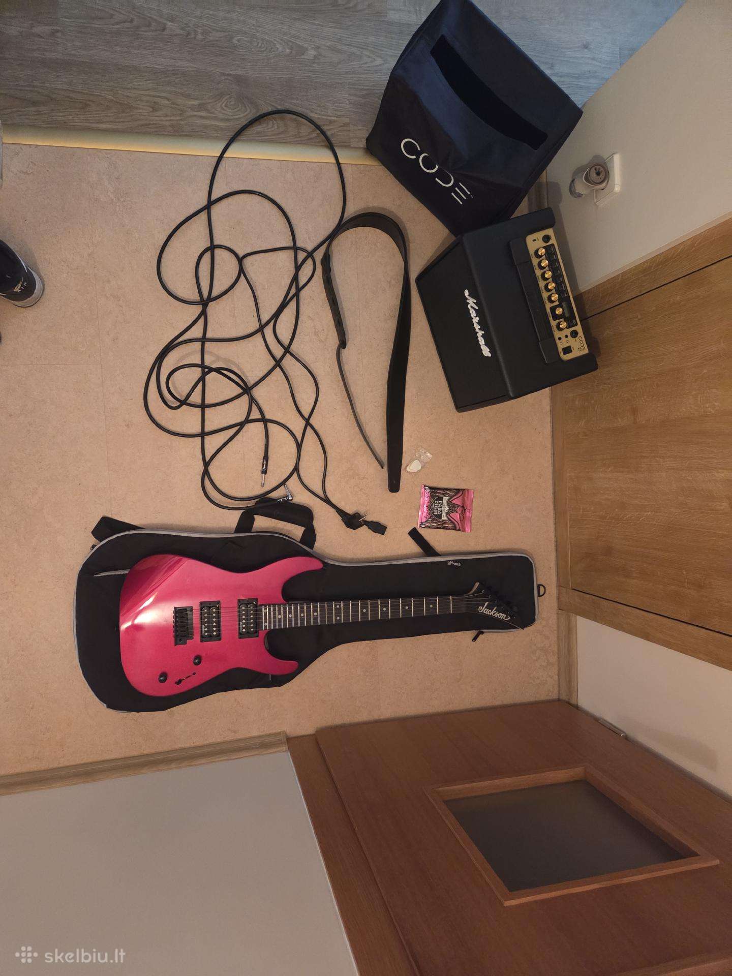 Elektrinė gitara ir komplektas