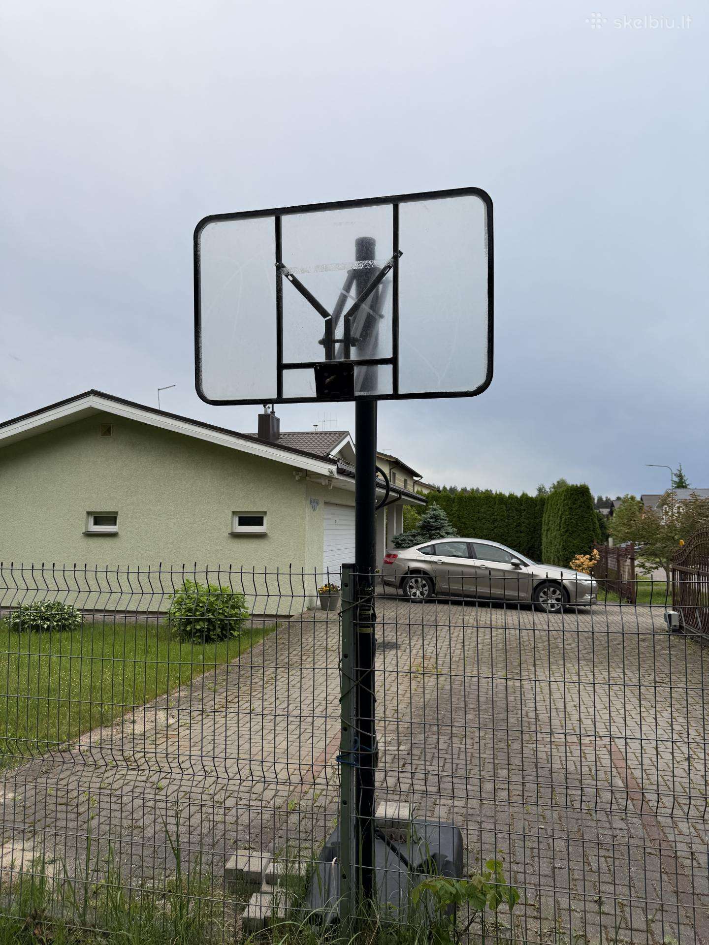 Krepšinio stovas su lenta ir lanku