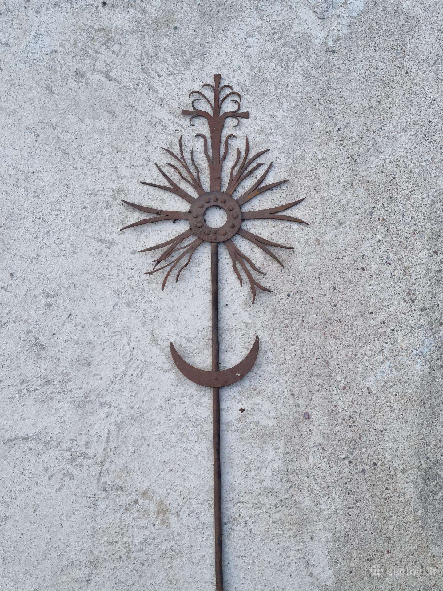 Metaline saulute mazoji architektura