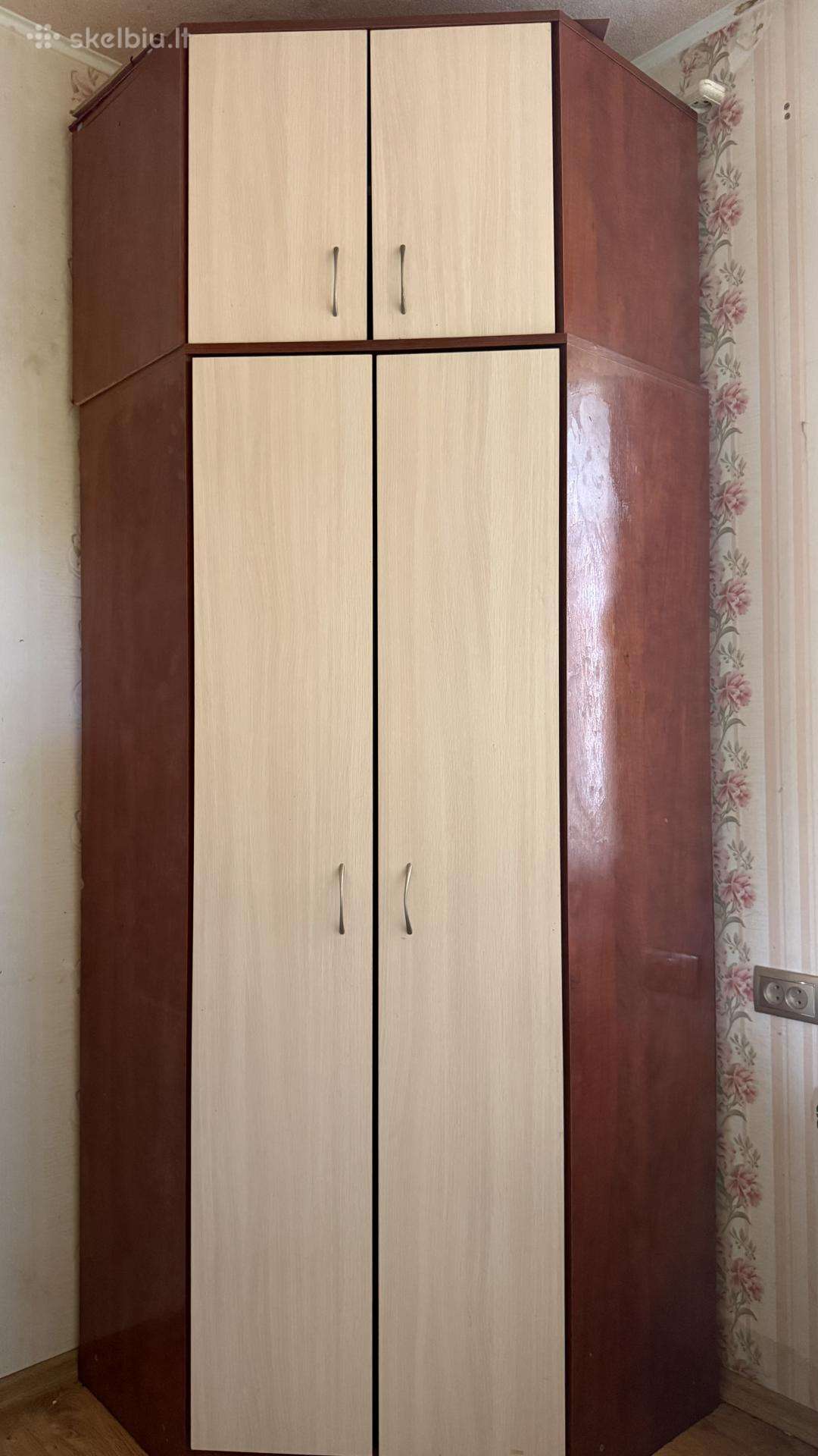 Kampinė spinta