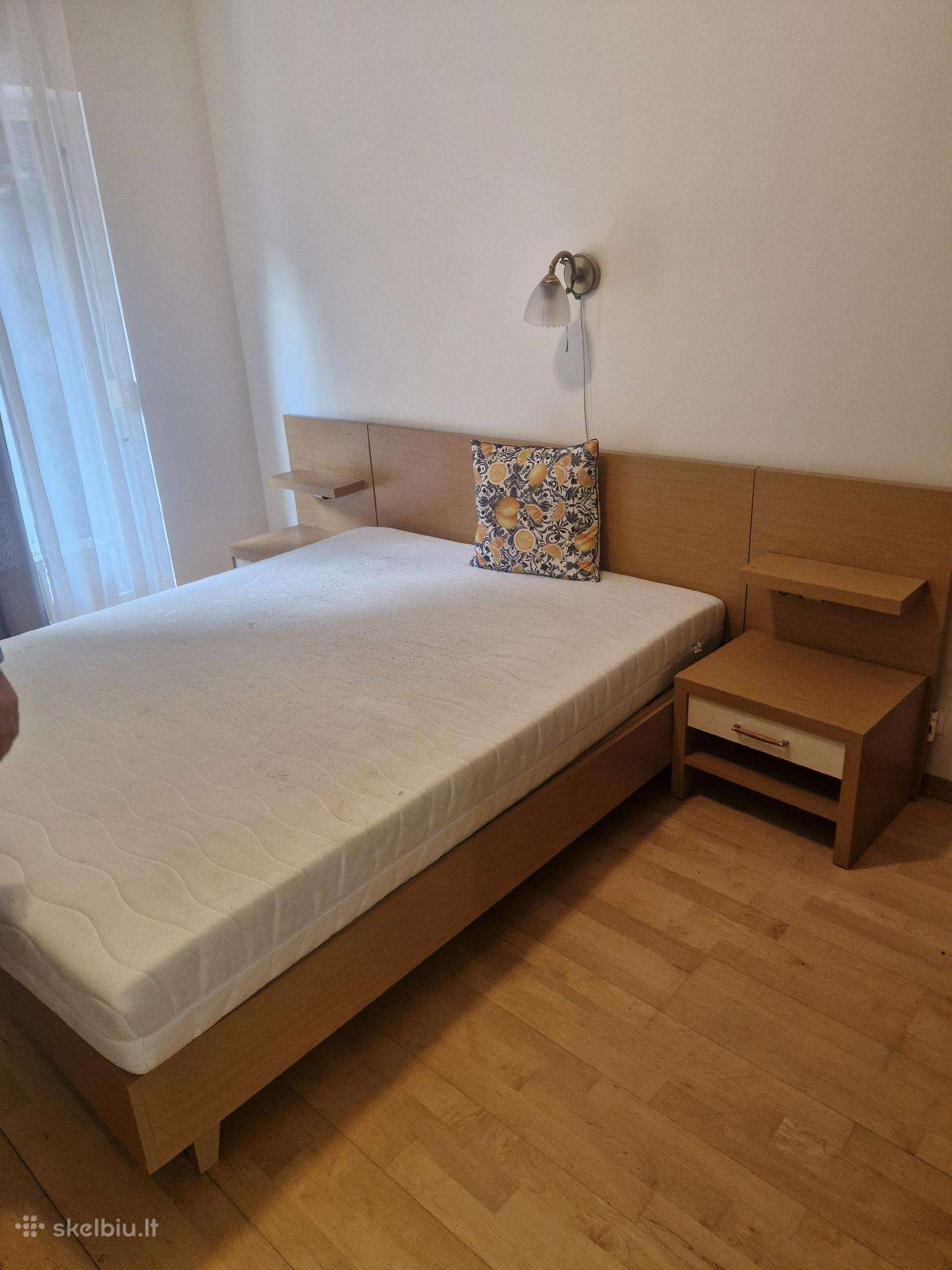 Dovanojama lova su čiužiniu