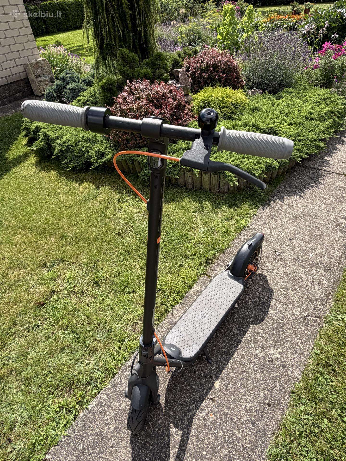 El paspirtukas Ninebot By Segway F40e
