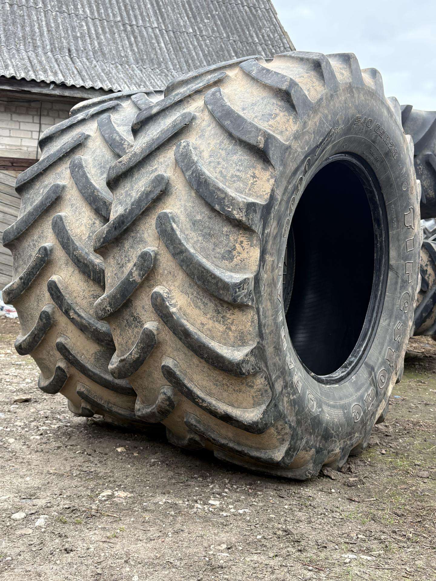 540/65r28 Firestone padangos