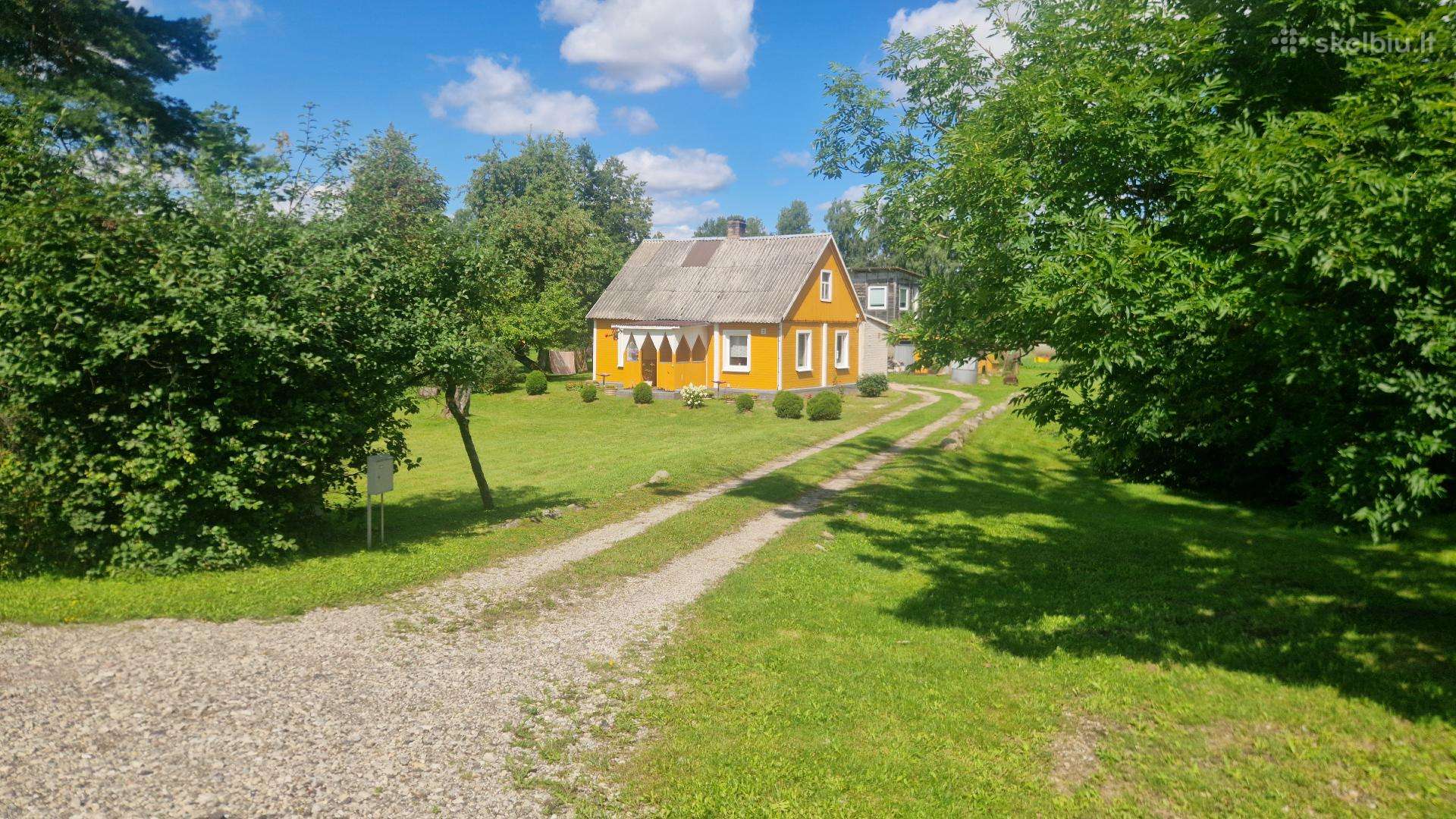 Gyvenamas namas su namų valdos sklypu