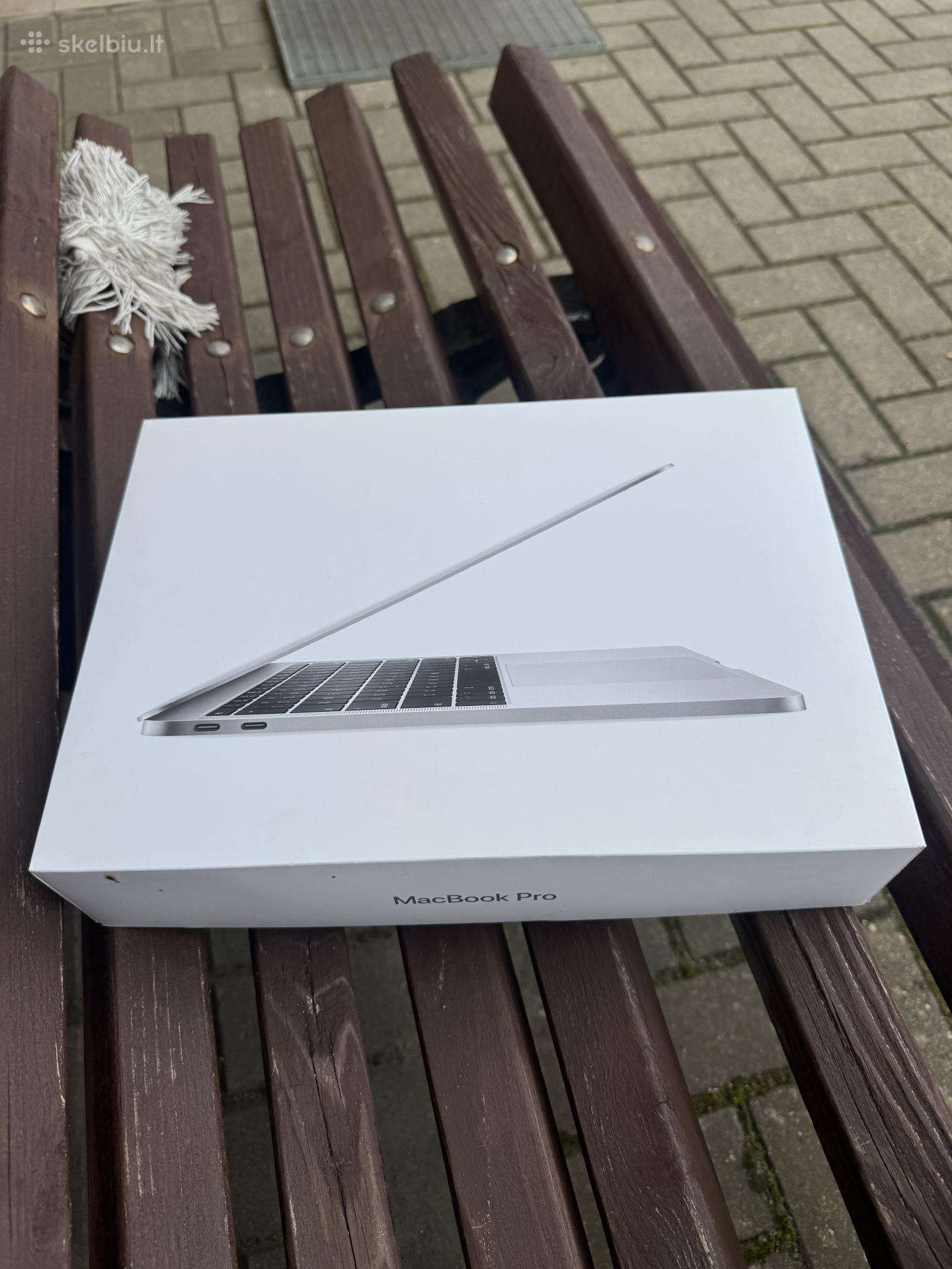 MacBook pro dežutė
