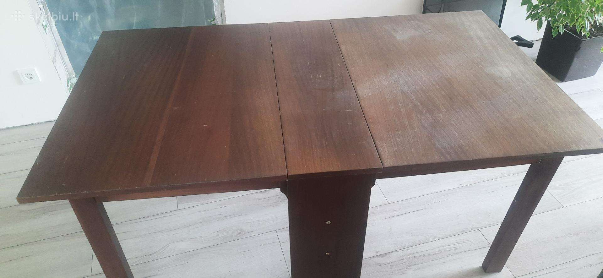 Stalas knyga
