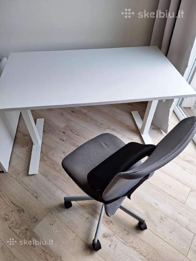 Pakeliamas Ikea rasomasis stalas Trotten