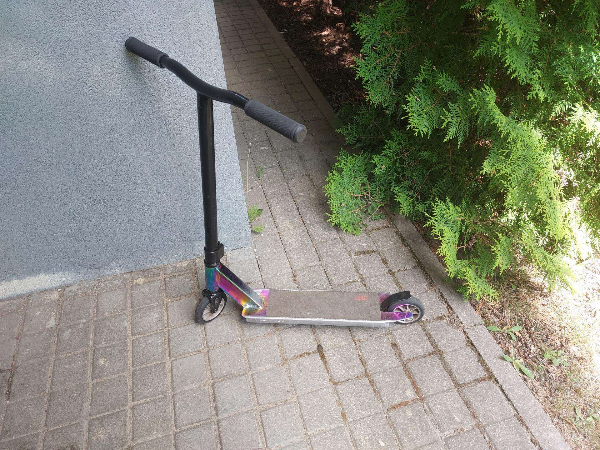 Triukinis paspirtukas Crisp Surge Pro 35.00 Eur