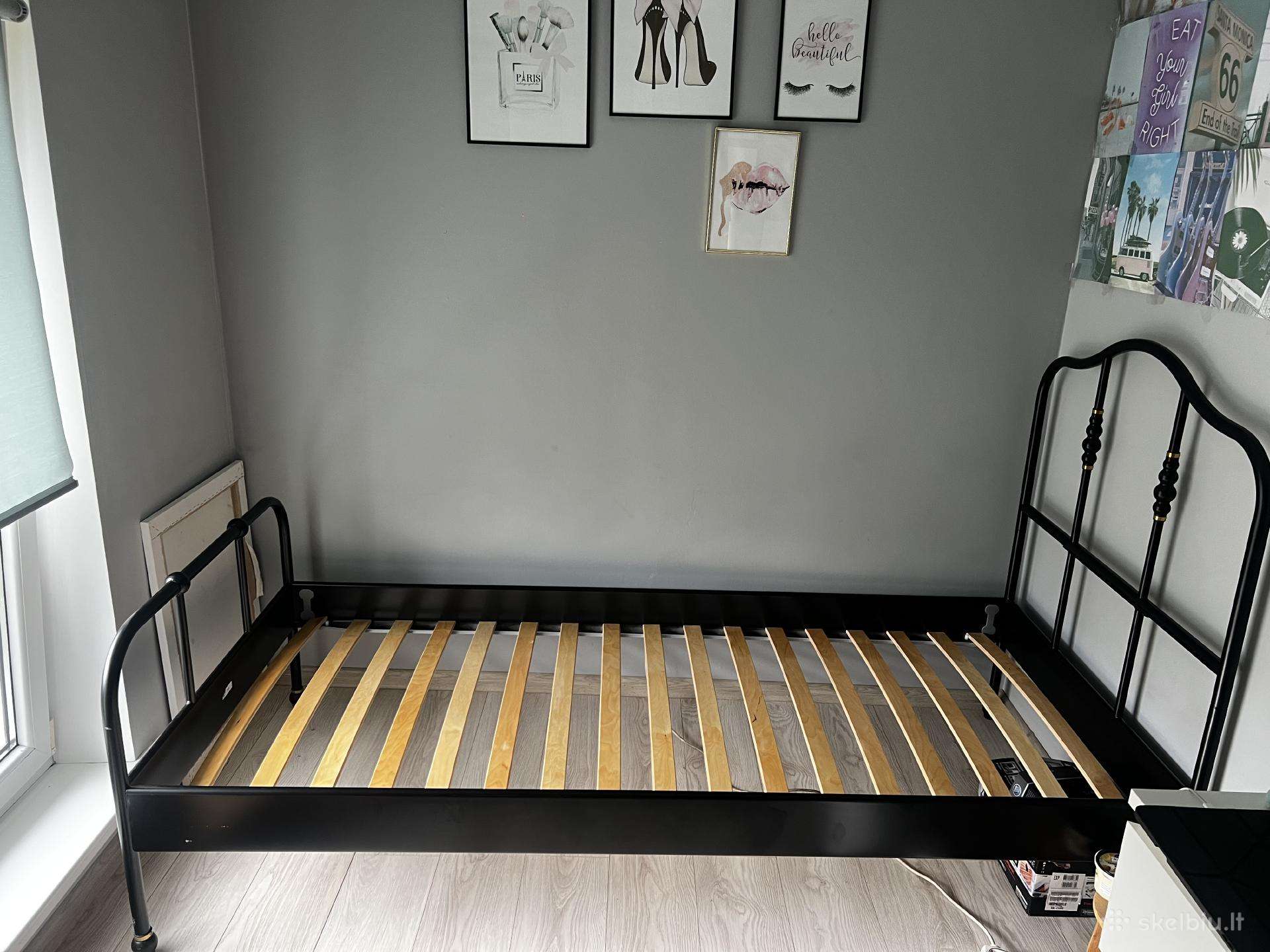 Tvarkinga juodo metalo viengulė lova 90x200 cm
