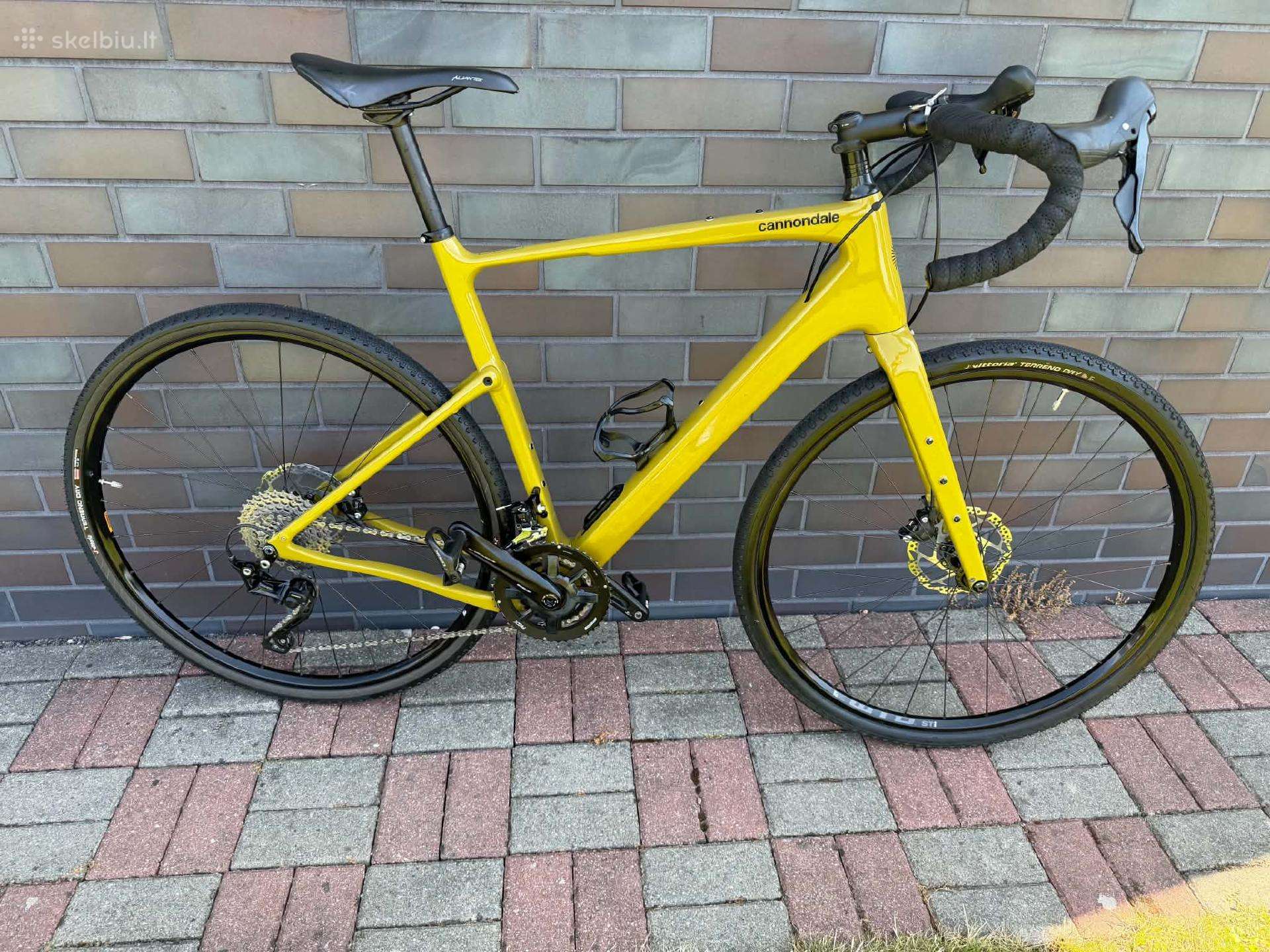 Parduodamas cannondale carbonas