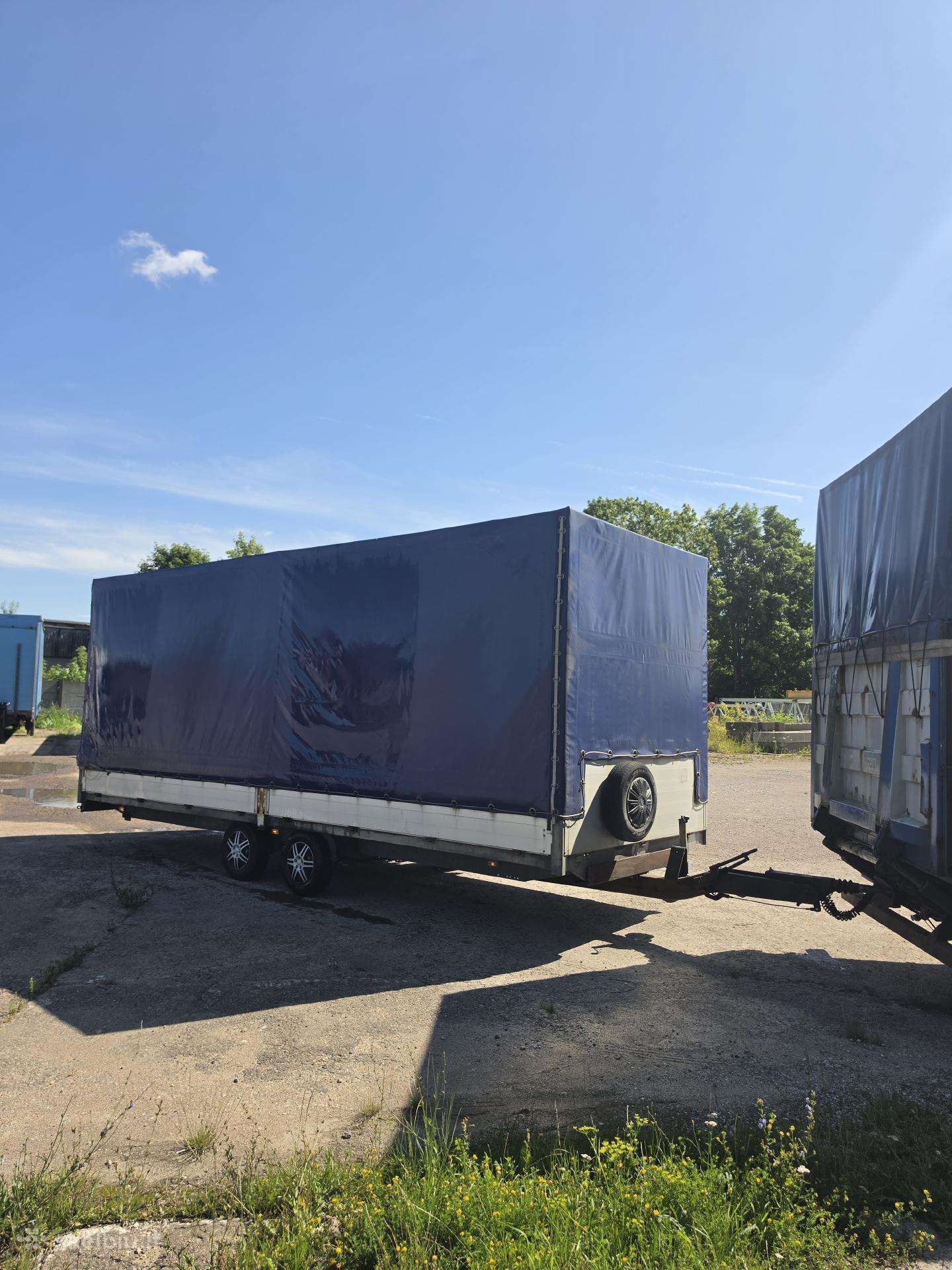 Humbaur, dropside with tarpaulin
