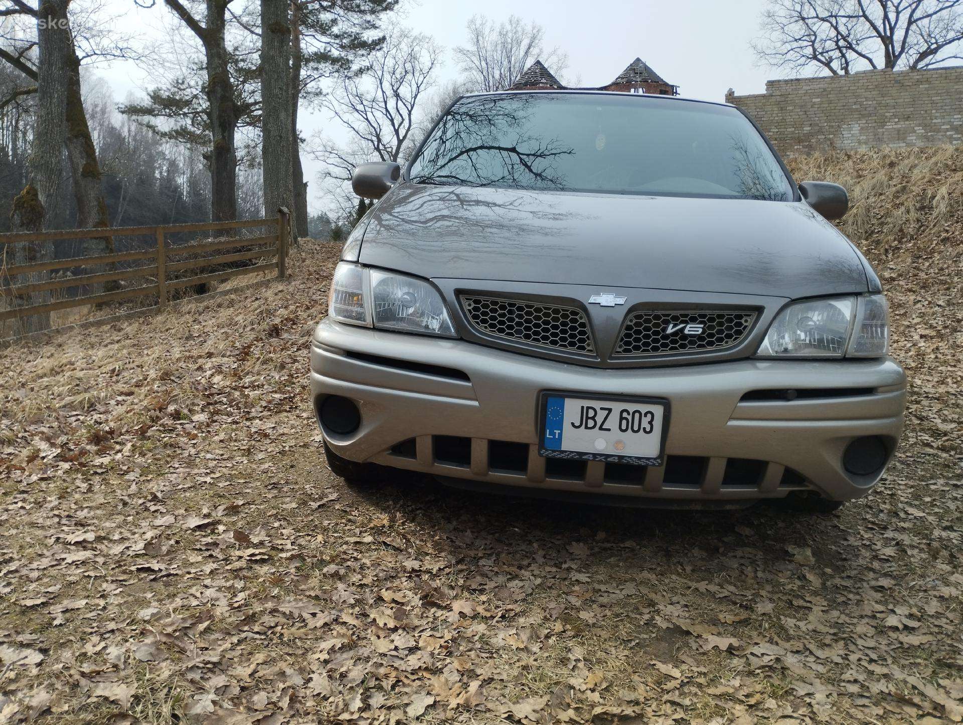 Chevrolet visą arba dalims