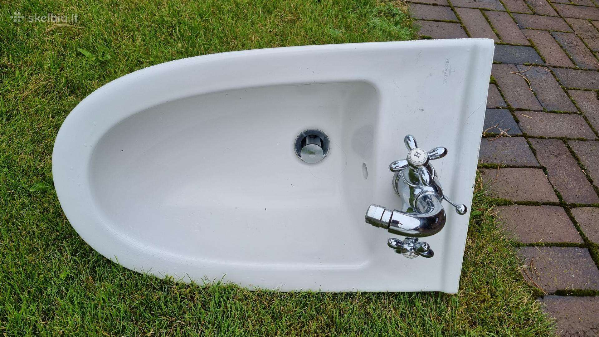„Villeroy & Boch Hommage“ bidė su maišytuvu