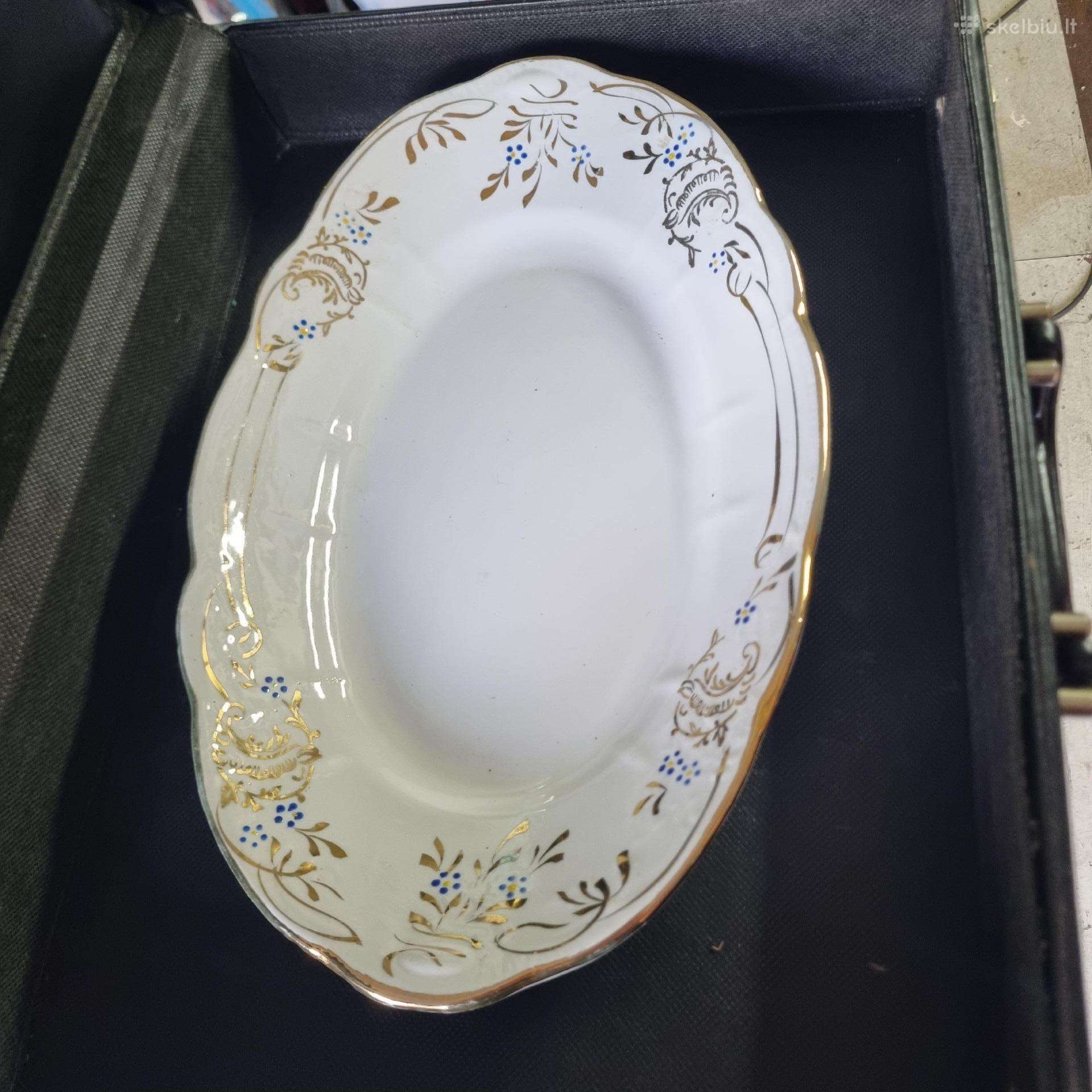 Dekoruota auksu vintazine lekste