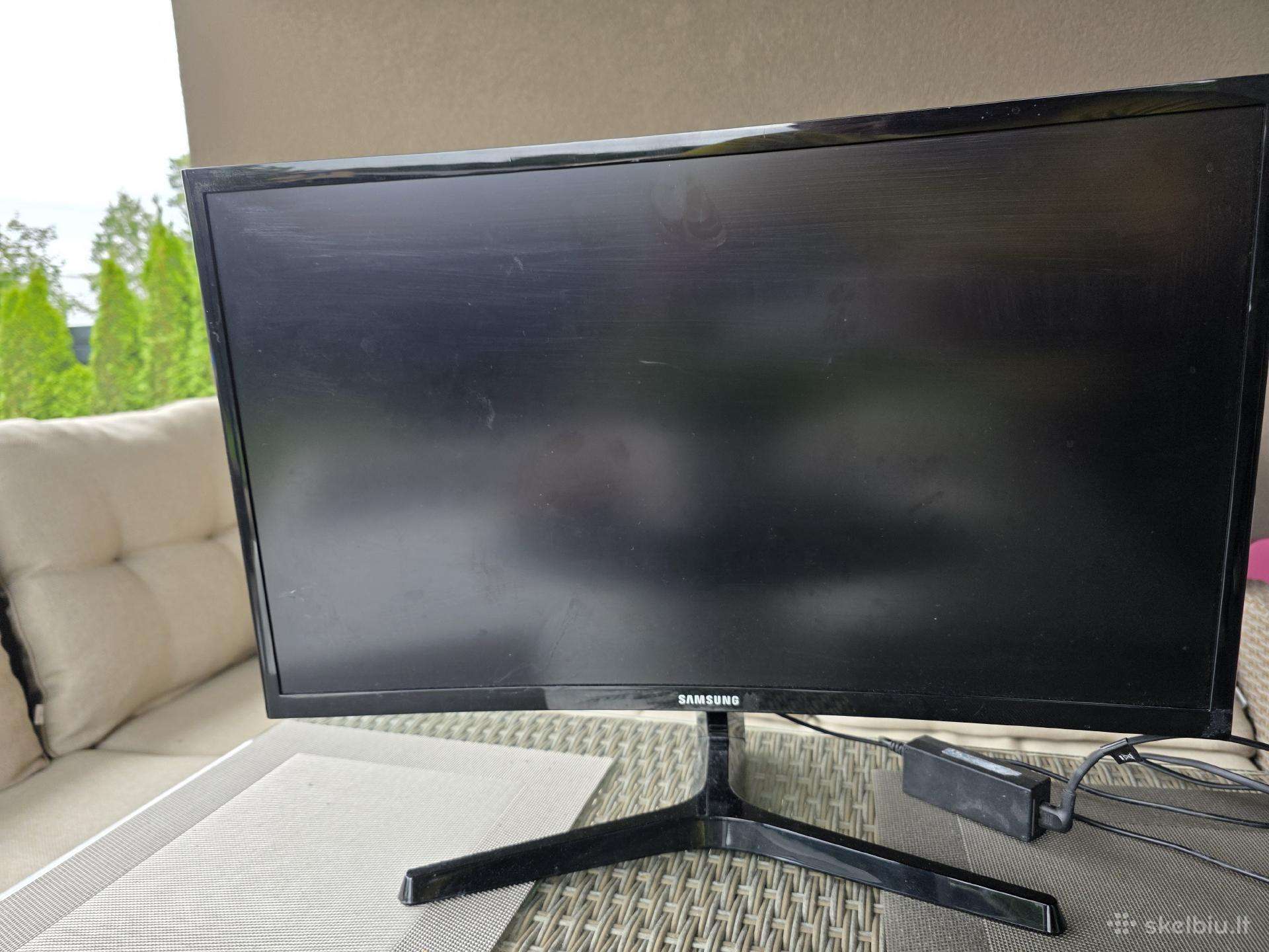 Lenktas monitorius Samsung 24 colių