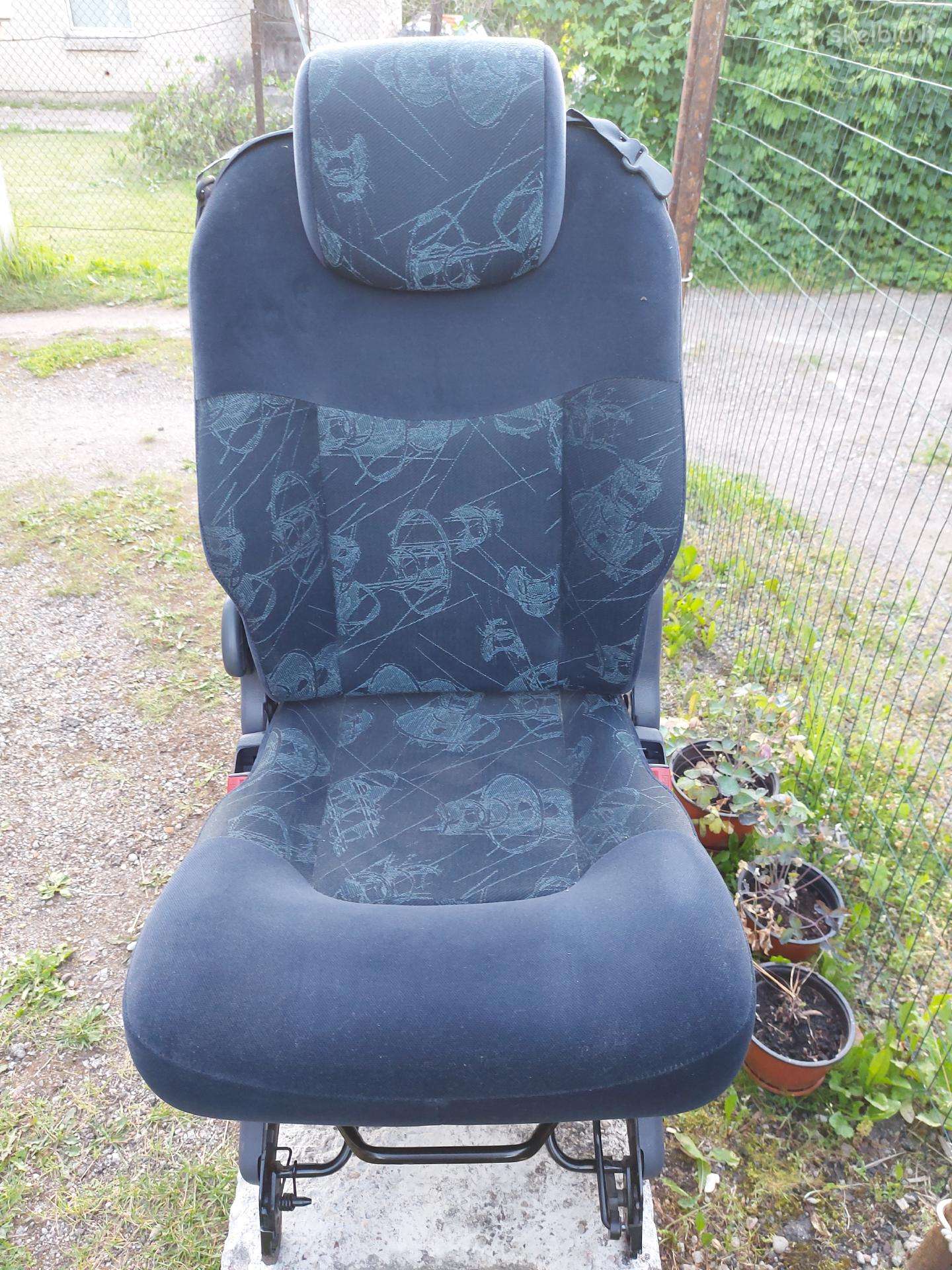 Kėdė auto