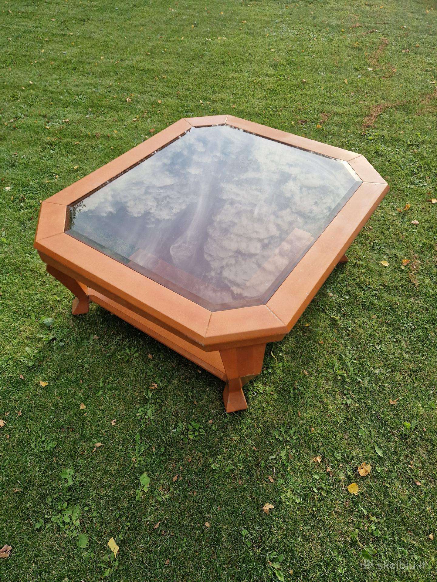 Stačiakampis stalas su stiklu 109x94 cm