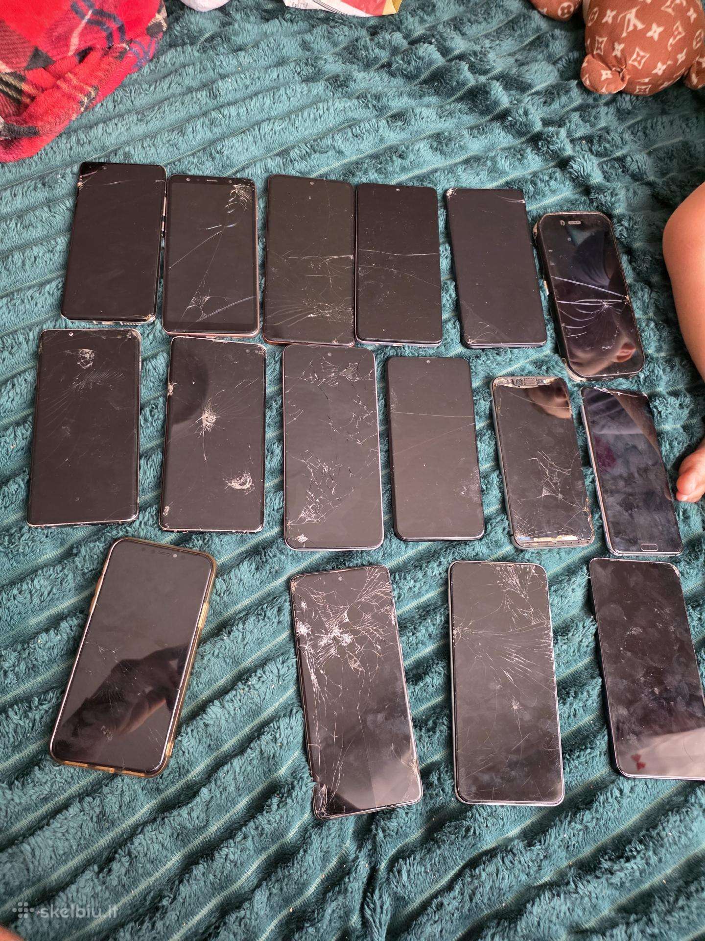 Telefonai su defektais