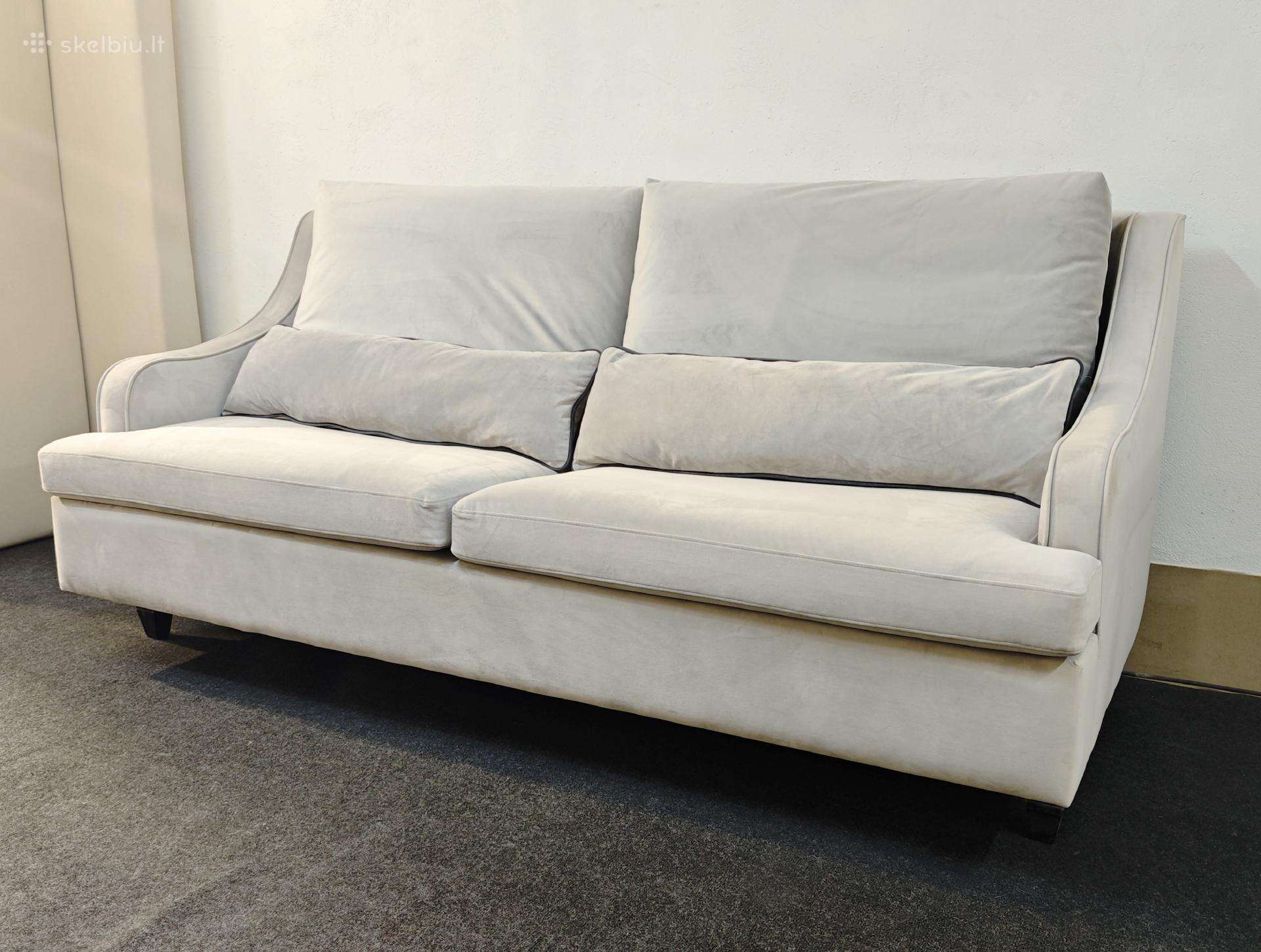 Veliūrinė dizainerio sofa