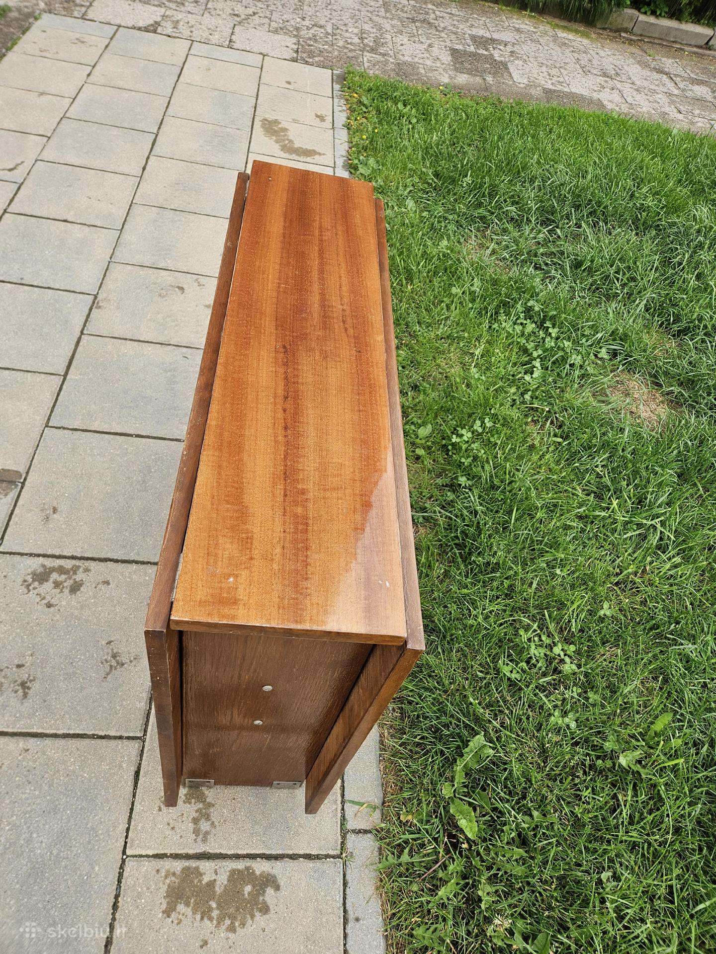 Išskleidžiamas sudedamas stalas knyga