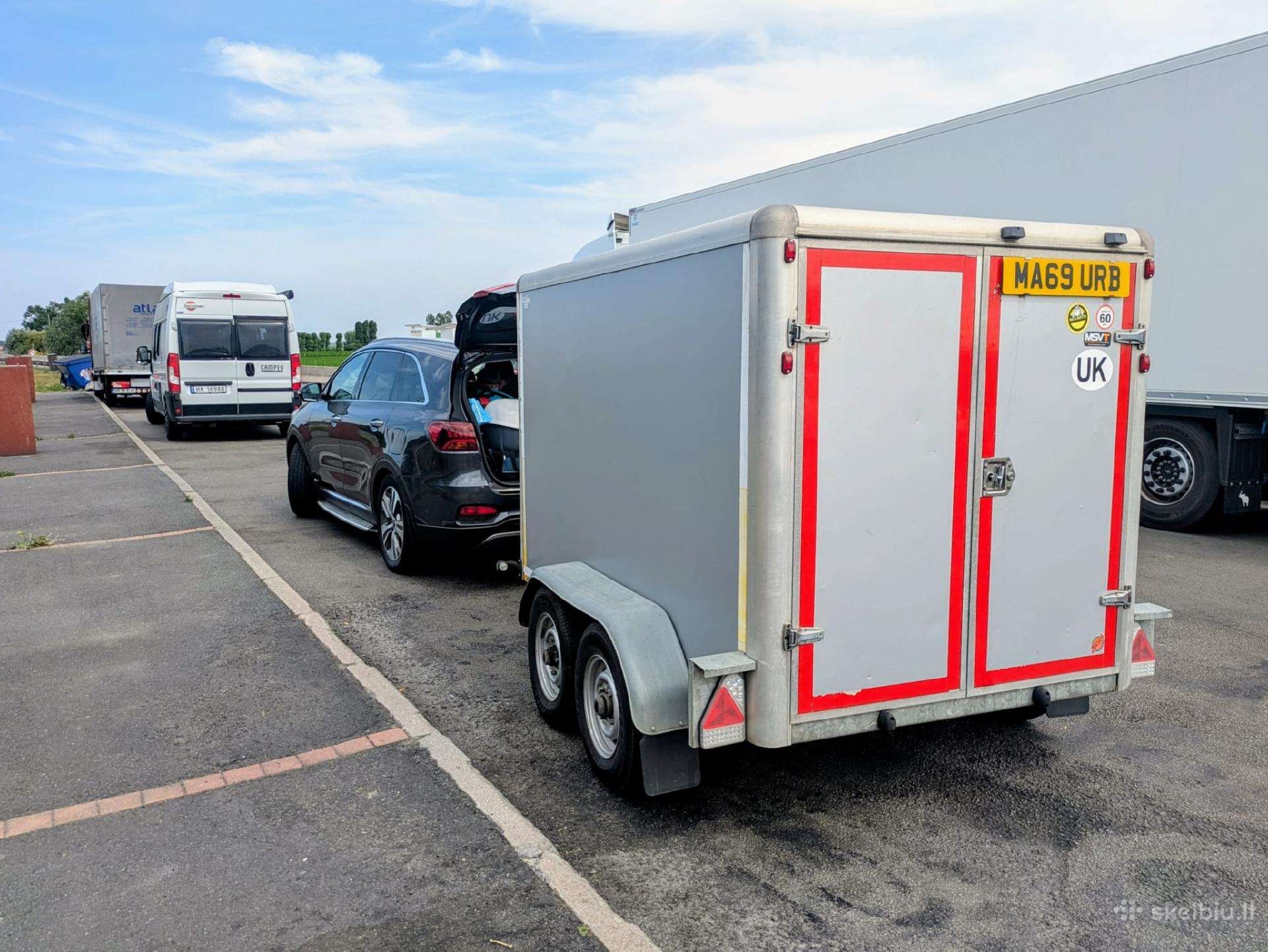 Excliusivu labai geros būklės spec. box- priekaba