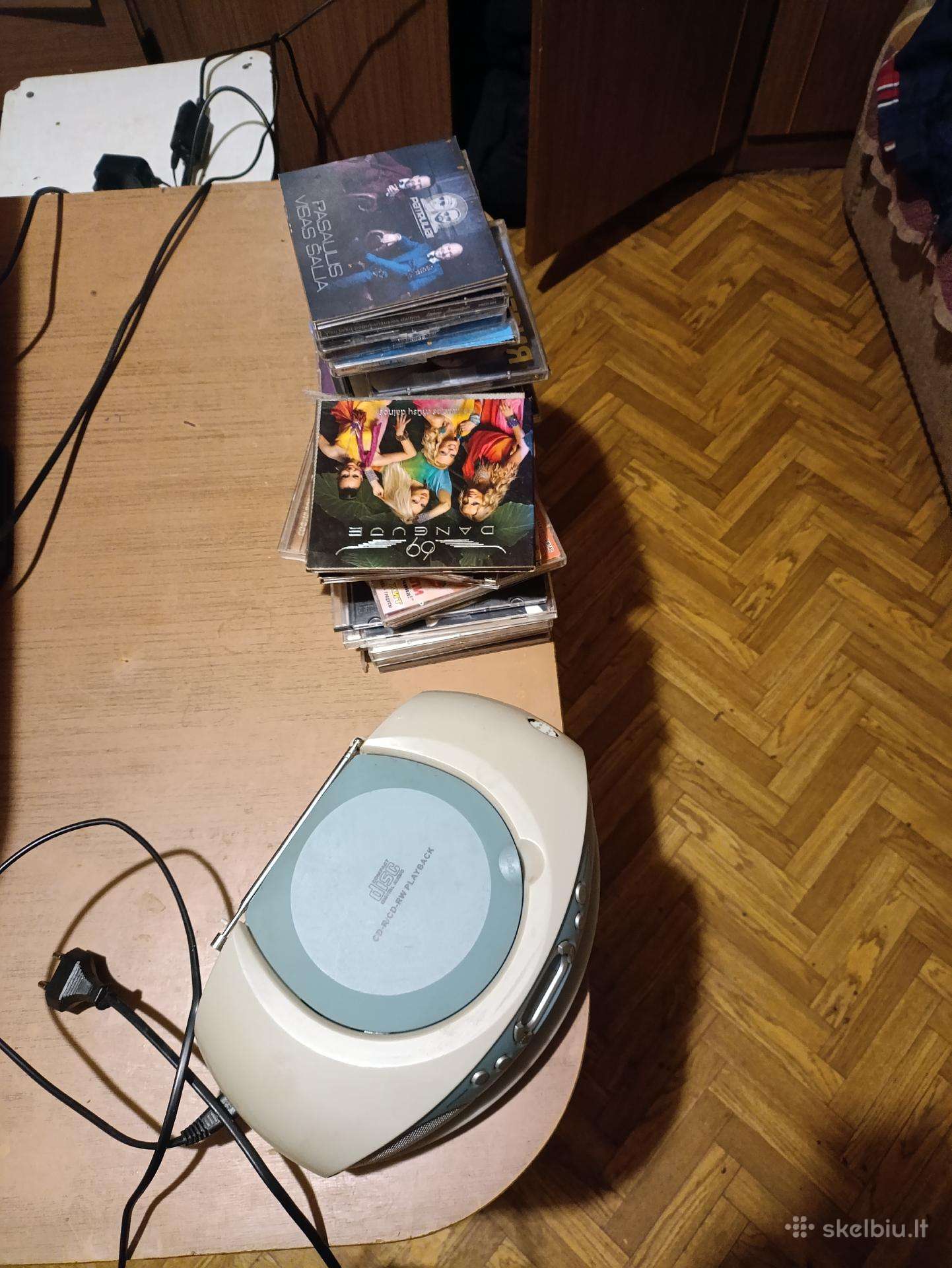 Parduodama magnetola su radiją CD kompostas 50