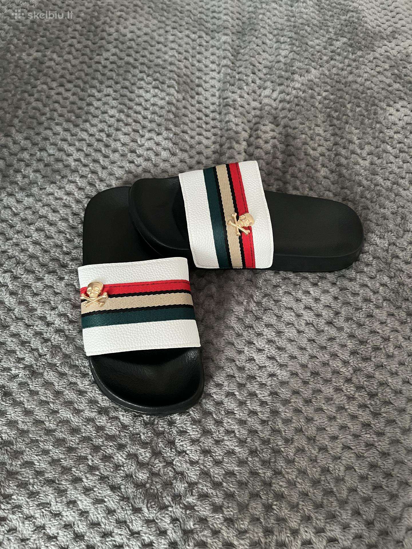 Naujos tapkės