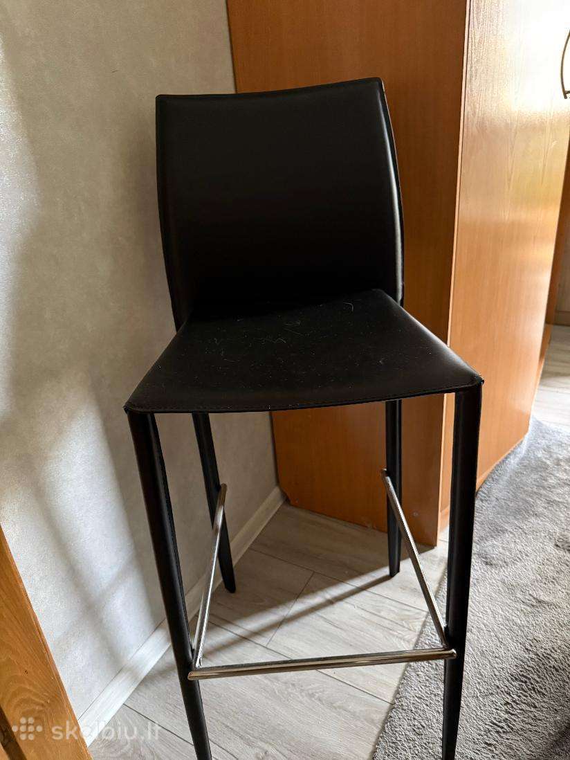Parduodama nauja baro kėdė