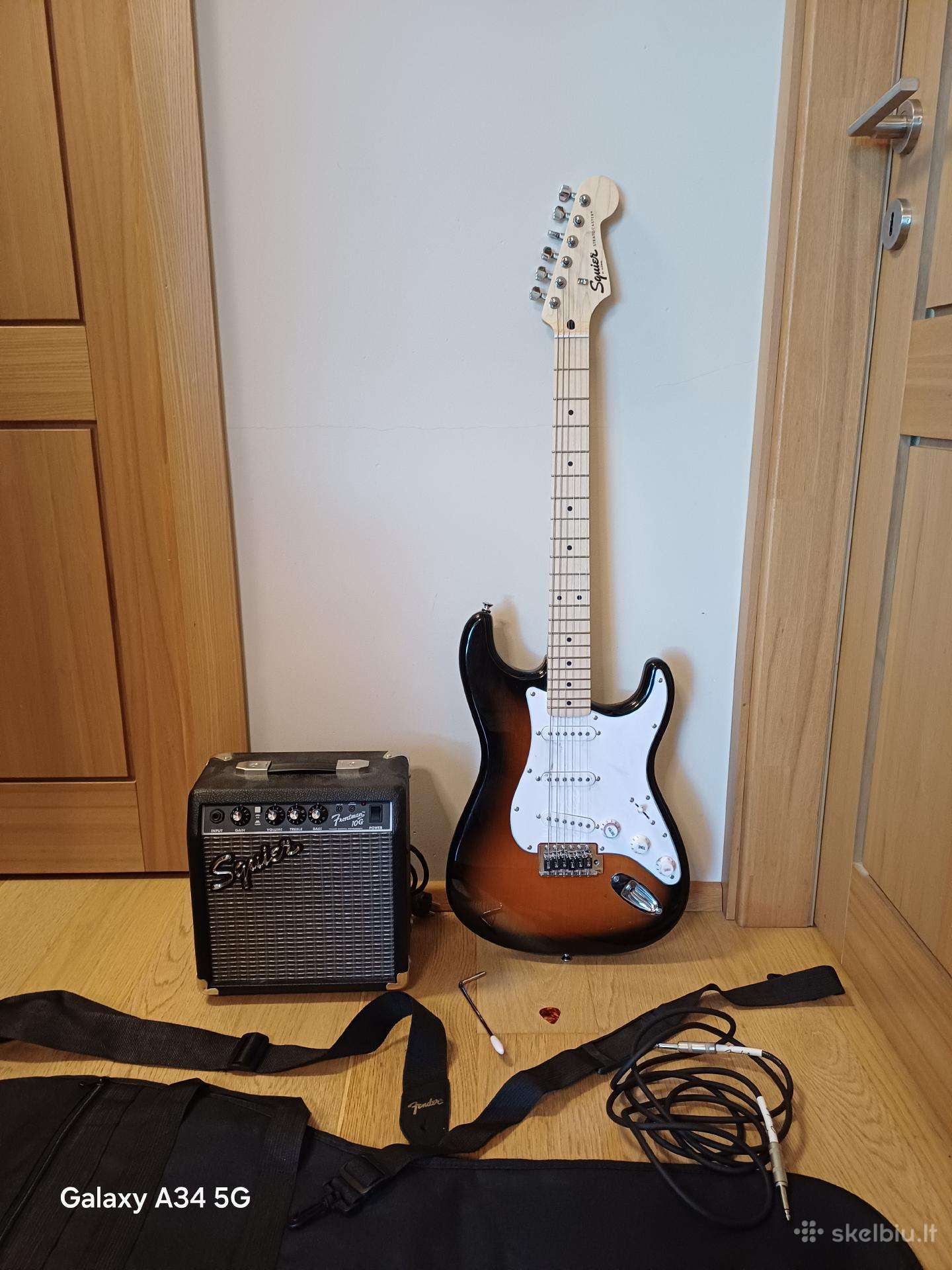 Elektrine Gitara Squier Su kolonėle ir dėklu